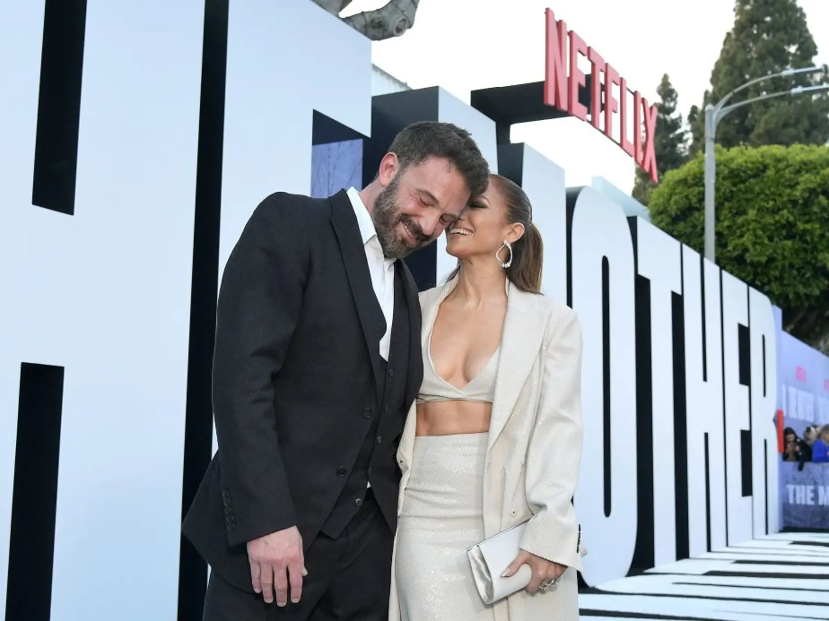 JLo na premiére jej filmu Matka. S Benom mali náročnú chvíľu, ale podarilo sa im to urovnať a potom sa už len usmievali.