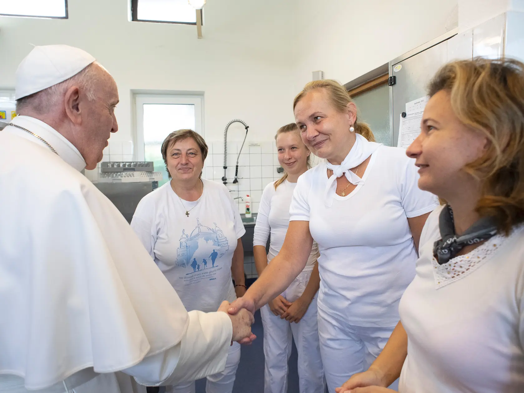 Pápež František po odslúžení omše počas jeho návštevy Prešoa prekvapil zamestnancov prešovského Exercičného domu sv. Ignáca, ktorí nemohli prísť na stretnutie s ním, lebo pripravovali obed pre pozvaných hostí a tak sa vybral on za nimi. 