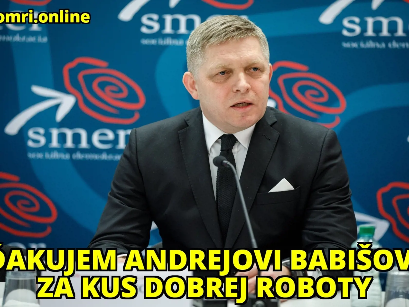 Šéf Smeru Robert Fico sa takto lúčil s dnes už obvinenou Monikou Jankovskou, keď odchádzala z postu štátnej tajomníčky...