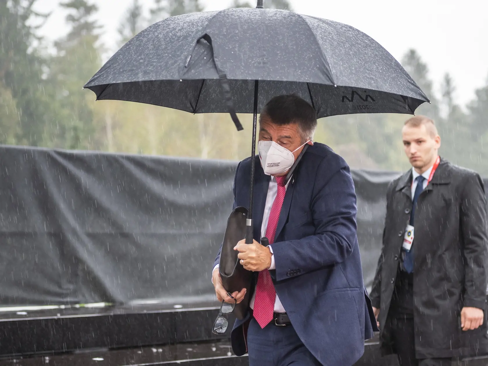 Na snímke český premiér Andrej Babiš prichádza na summit krajín EÚ a západného Balkánu v slovinskom mestečku Brdo pri Kranju v stredu 6. októbra 2021.