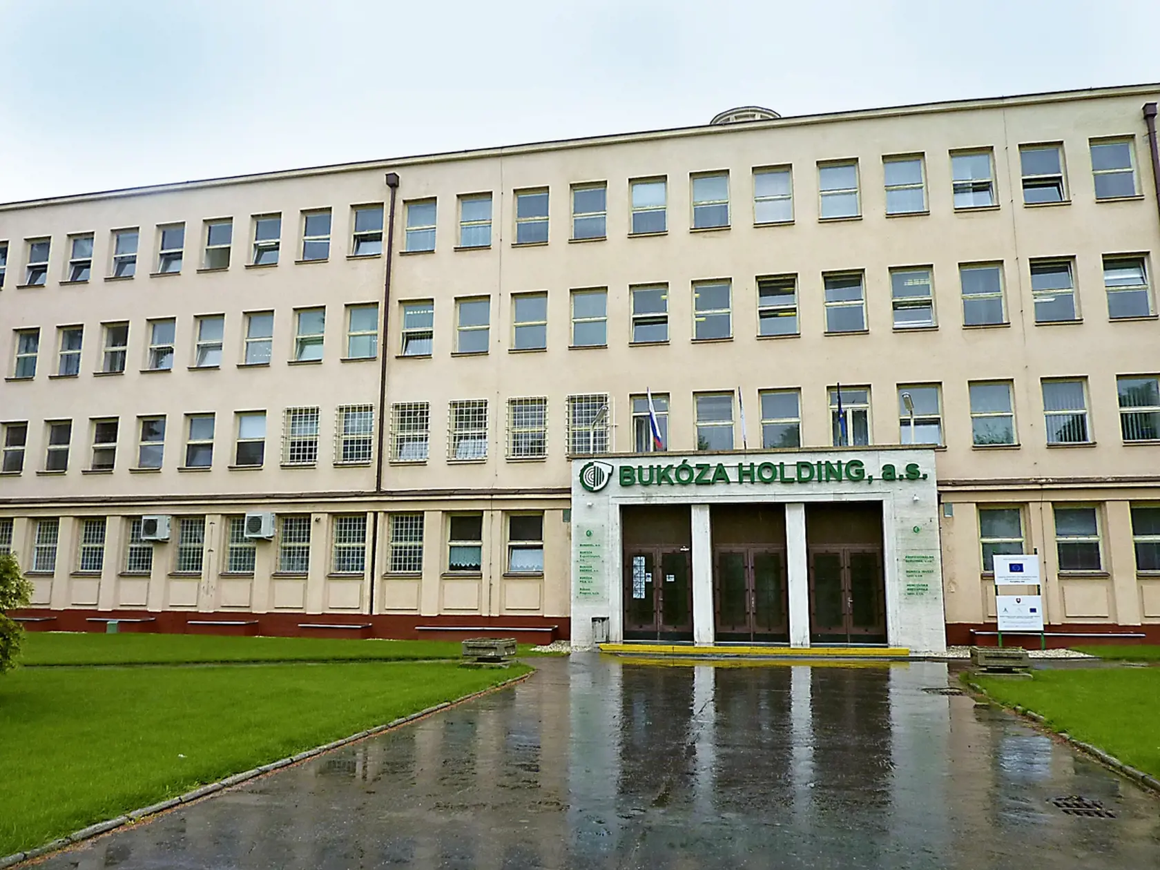 Bukóza tvrdí, že látky sa Hrabovčania  nemusia báť, je to len vápno