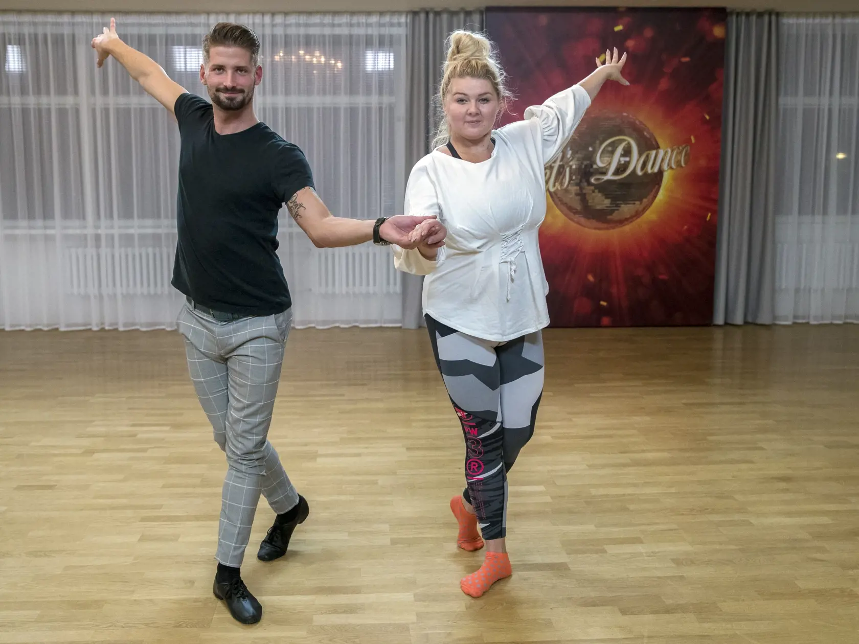 Na snimke komicka Eva Kramerova a tanecnik Lukas Hojdan pocas treningu v ramci tanecnej sutaze TV Markiza Lets Dance.