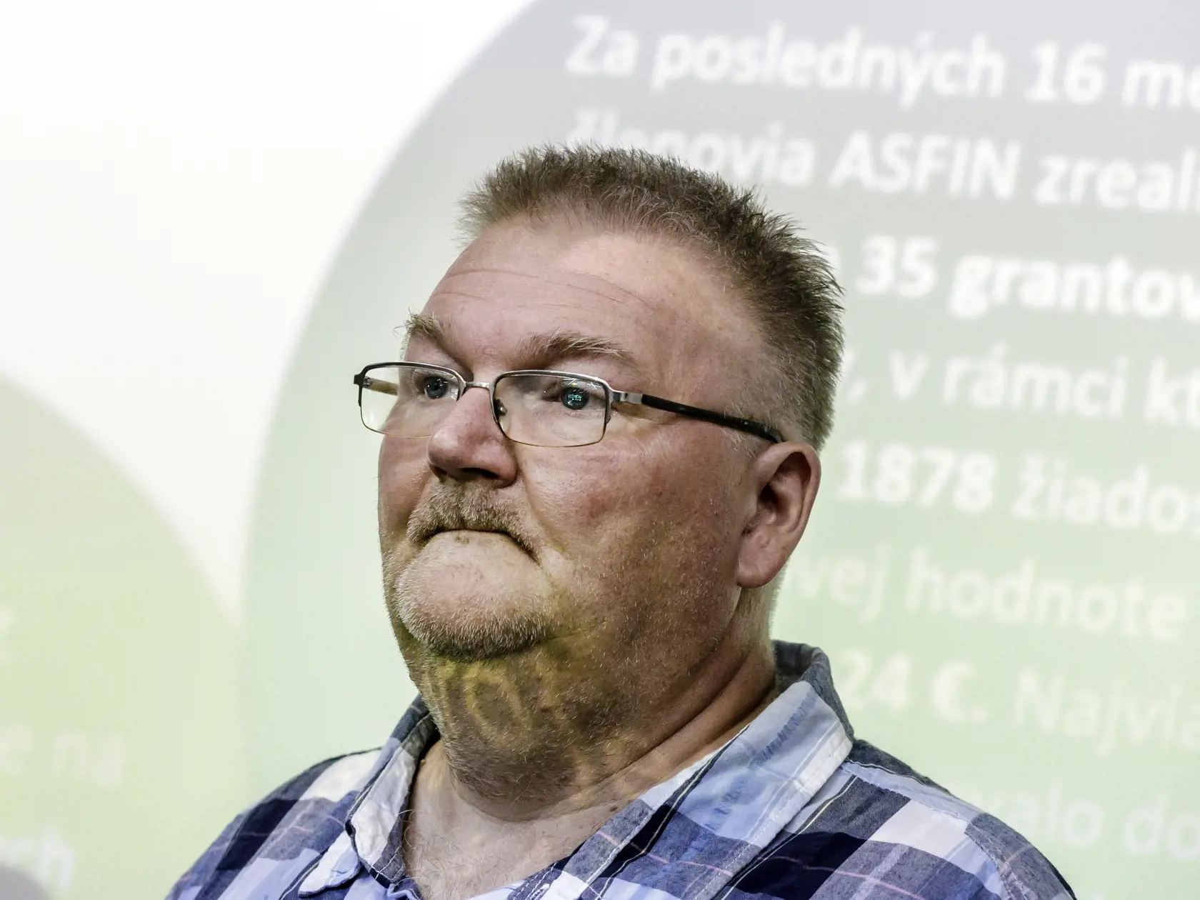 Na snímke predseda Komory mimovládnych neziskových organizácií Marcel Zajac počas tlačovej konferencie Iniciatívy 2 % a Komory mimovládnych neziskových organizácií na tému "Neberte nám dve percentá" v Bratislave 20. augusta 2024. FOTO TASR - Dano Veselský