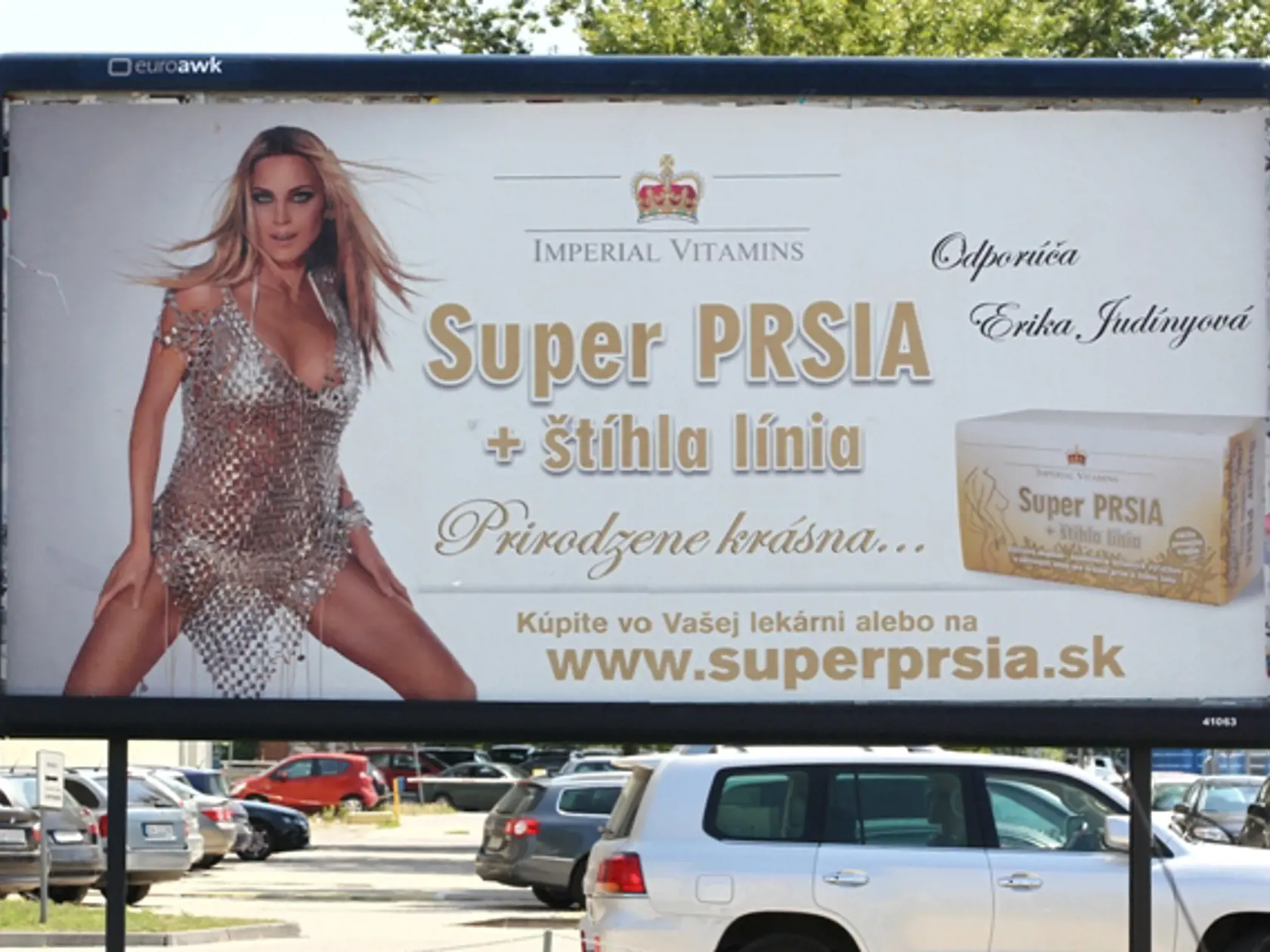 Moderátorka Erika Judínyová oslavuje 50-ku. Takto išiel čas s tvárou markizáckej Smotánky. Jej slávna reklama na zázračné tabletky na veľké prsia.