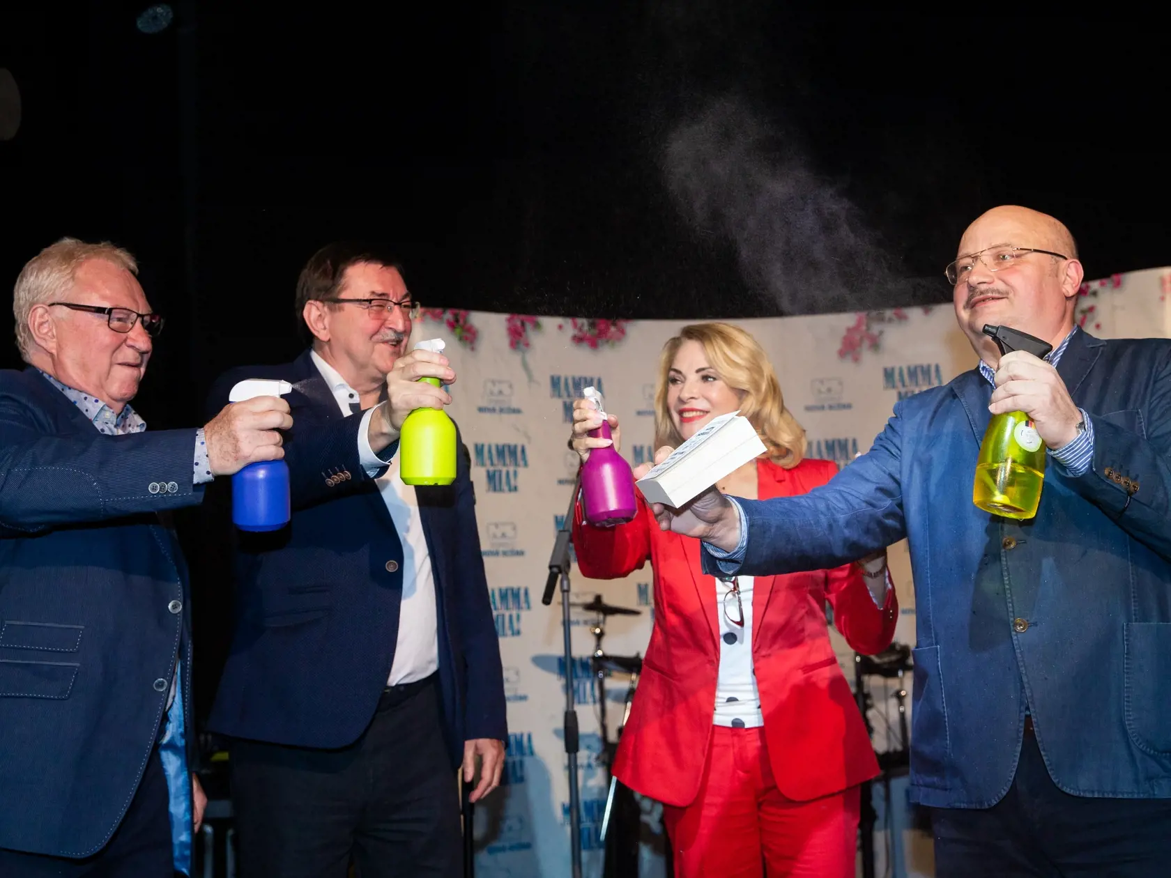 Krst knihy Martina Sarvaša s názvom "Zatiaľ toľko" v bratislavskom divadle Nová Scéna. Na snímke Karol Čálik, Zdeněk Barták, Zdena Studenková a Martin Sarvaš.