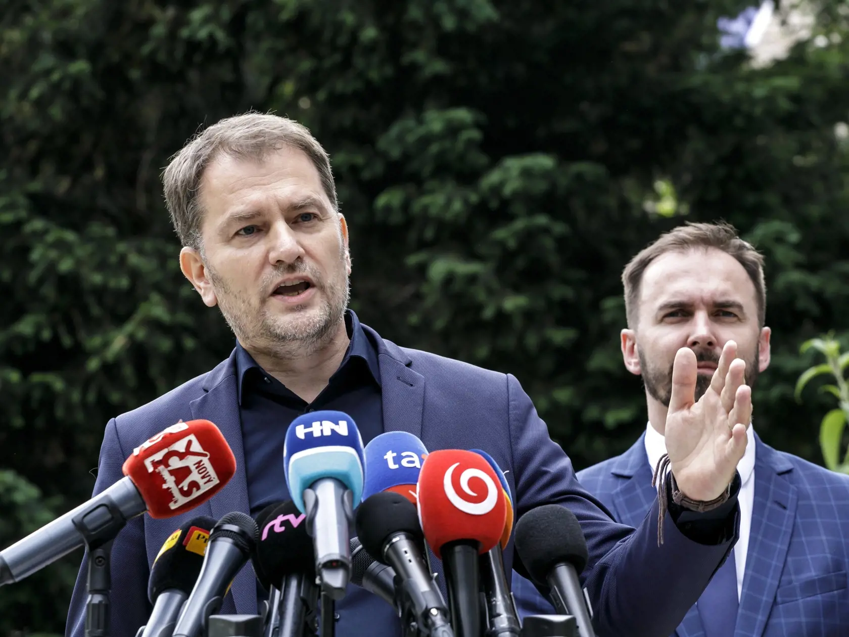 Na snímke vtedajší podpredseda vlády SR a minister financií SR Igor Matovič (OĽaNO) počas krátkeho vyjadrenia pre médiá v Bratislave v utorok 7. júna 2022.