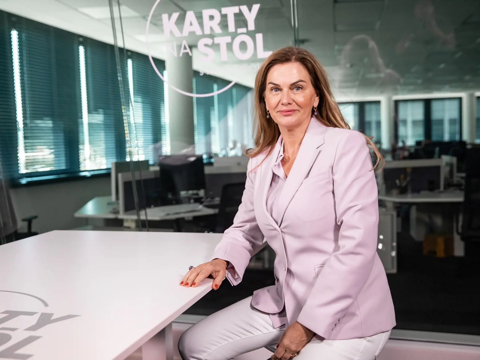 Diskusná relácia "Karty na stôl", ktorej hosťom bola poslankyňa Európskeho parlamentu za Slovenskú republiku Monika Beňová.