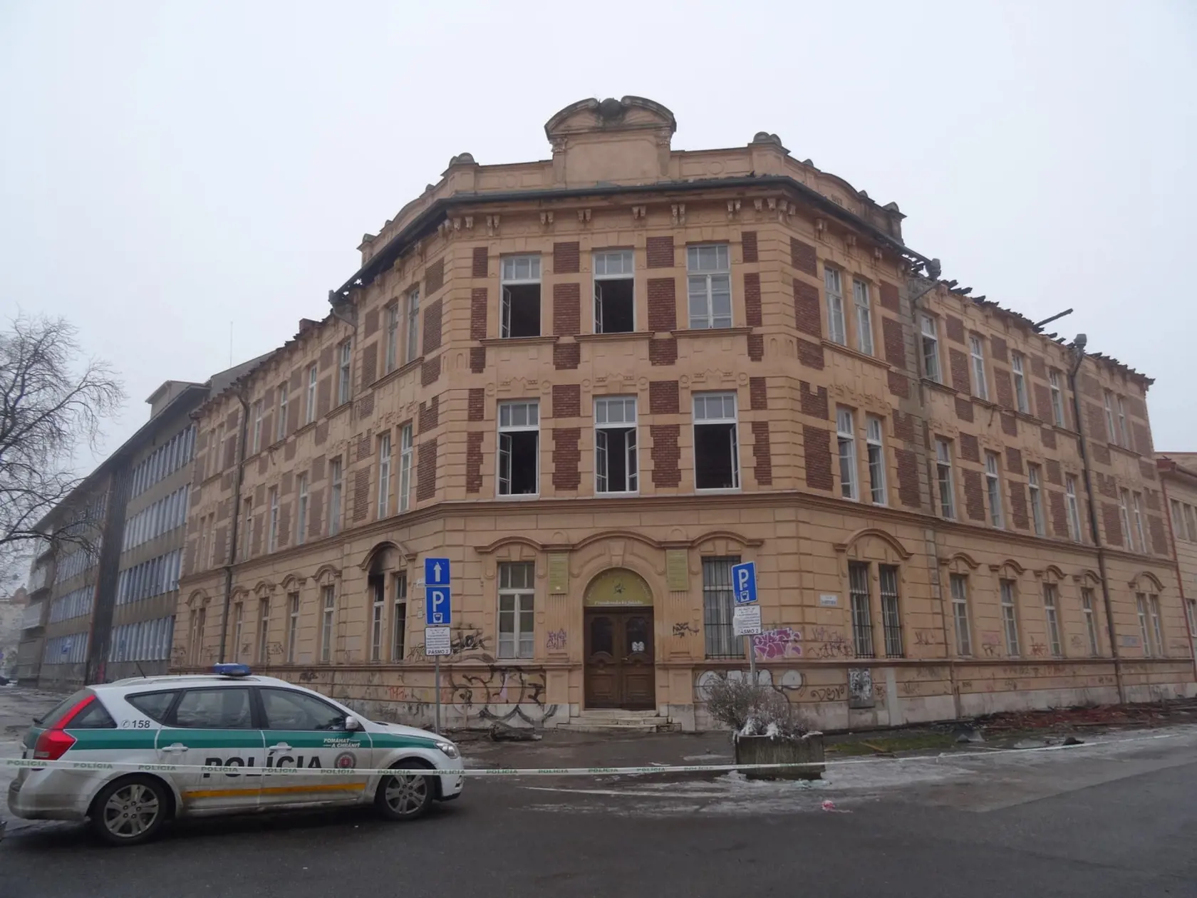 Polícia dozerala, aby do budovy nevstúpil nikto nepovolaný.