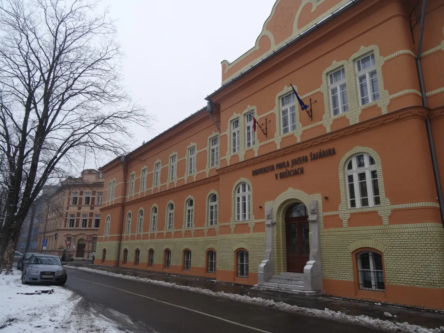 Bolo šťastím, že sa oheň nerozšíril na vedľajšiu budovu, ktorá prešla kompletnou rekonštrukciou.