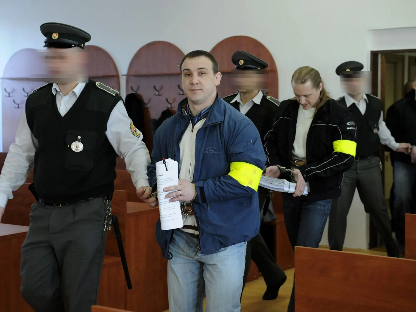 V putách: Róbert Okoličány a Róbert Nigut sú neprávoplatné odsúdení na doživotie. Napriek tomu si užívajú slobodu.