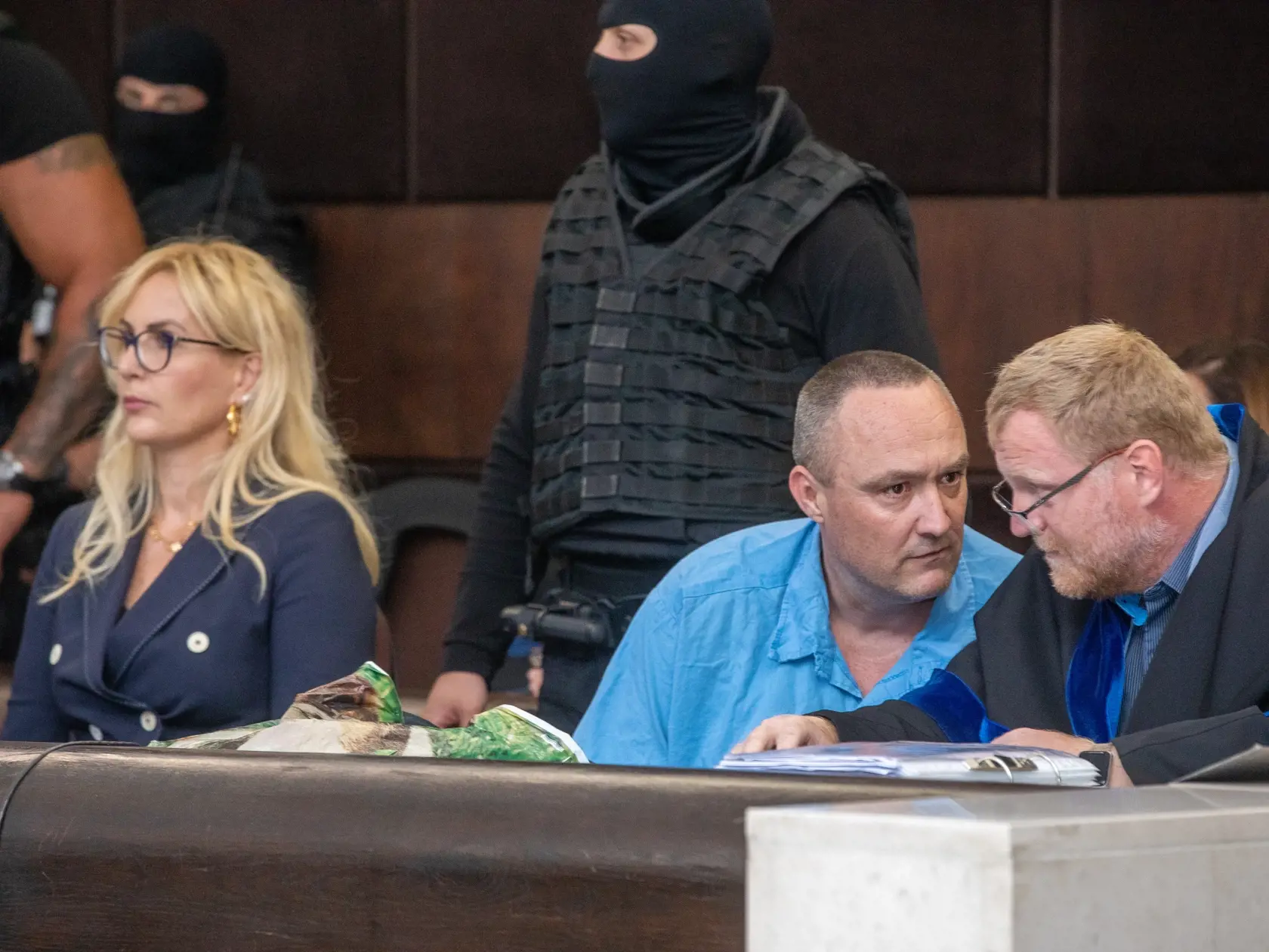 Na snímke je verejné pojednávanie v prípade odvolania starostu  Dolného Chotára Františka Doru st, Františka Doru ml, Ladislava Alfoldiho a Rolanda Szamaranského. Na fotke je Roland Szamaranský.