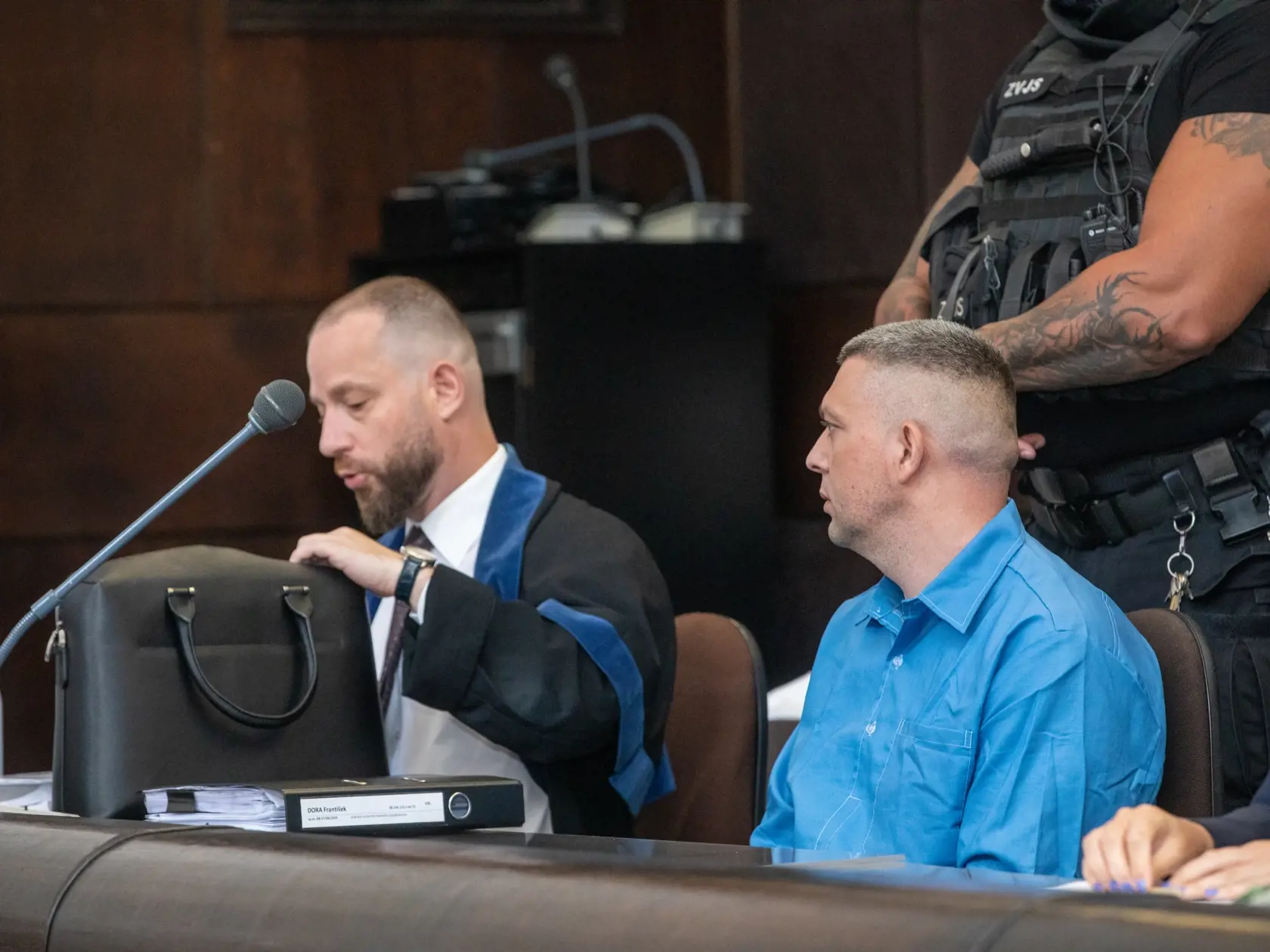 Na snímke je verejné pojednávanie v prípade odvolania starostu  Dolného Chotára Františka Doru st, Františka Doru ml, Ladislava Alfoldiho a Rolanda Szamaranského. Na fotke je František Dora ml.