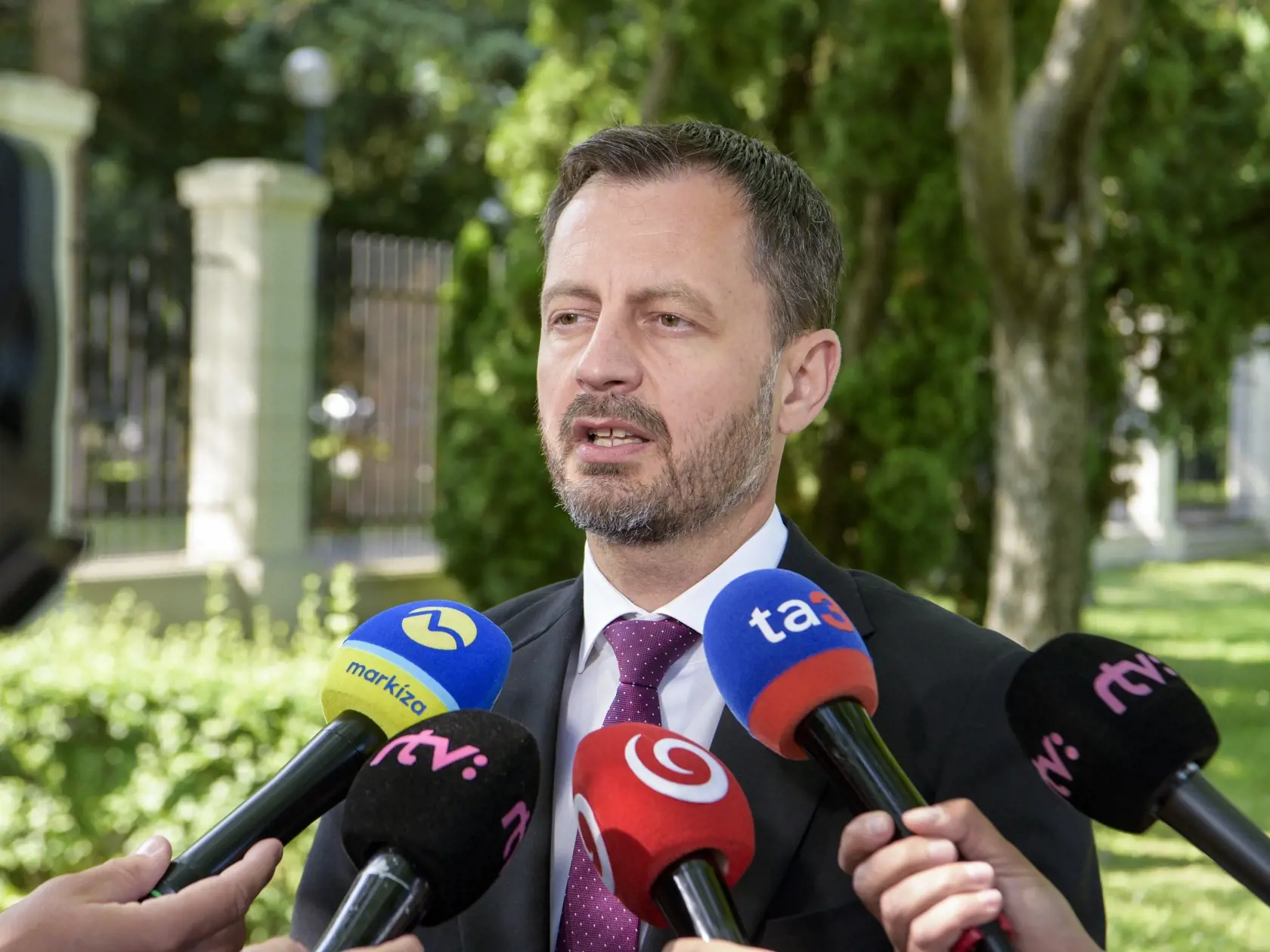 Na snímke predseda strany Demokrati Eduard Heger počas brífingu po stretnutí s predsedom vlády SR Ľudovítom Ódorom na Úrade vlády 30. mája 2023 v Bratislave. FOTO TASR - Pavol Zachar
