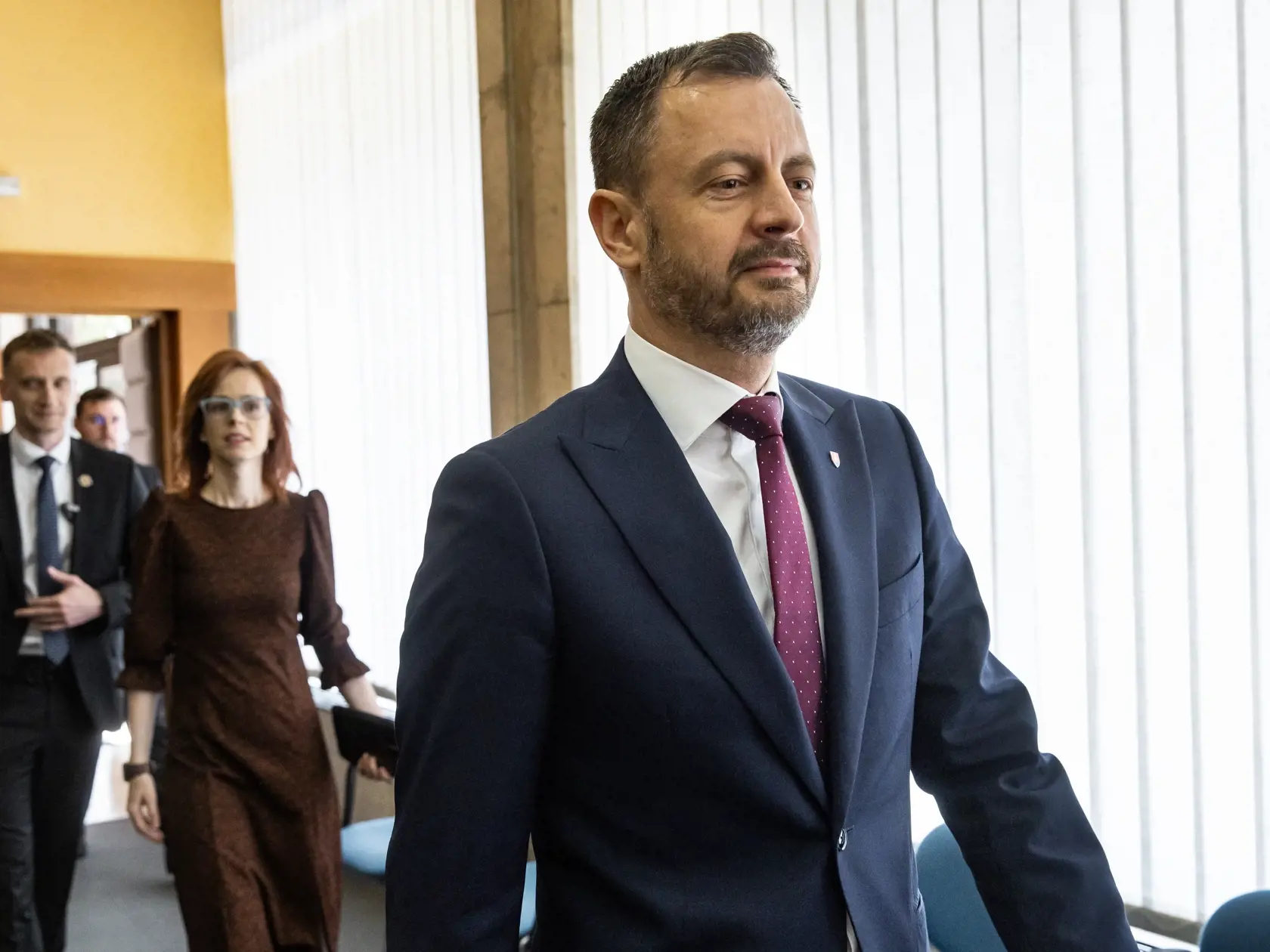 Premiér Eduard Heger oznamuje odchod zo svojej funkcie a zároveň aj pád vlády Slovenskej republiky v Bratislave. 