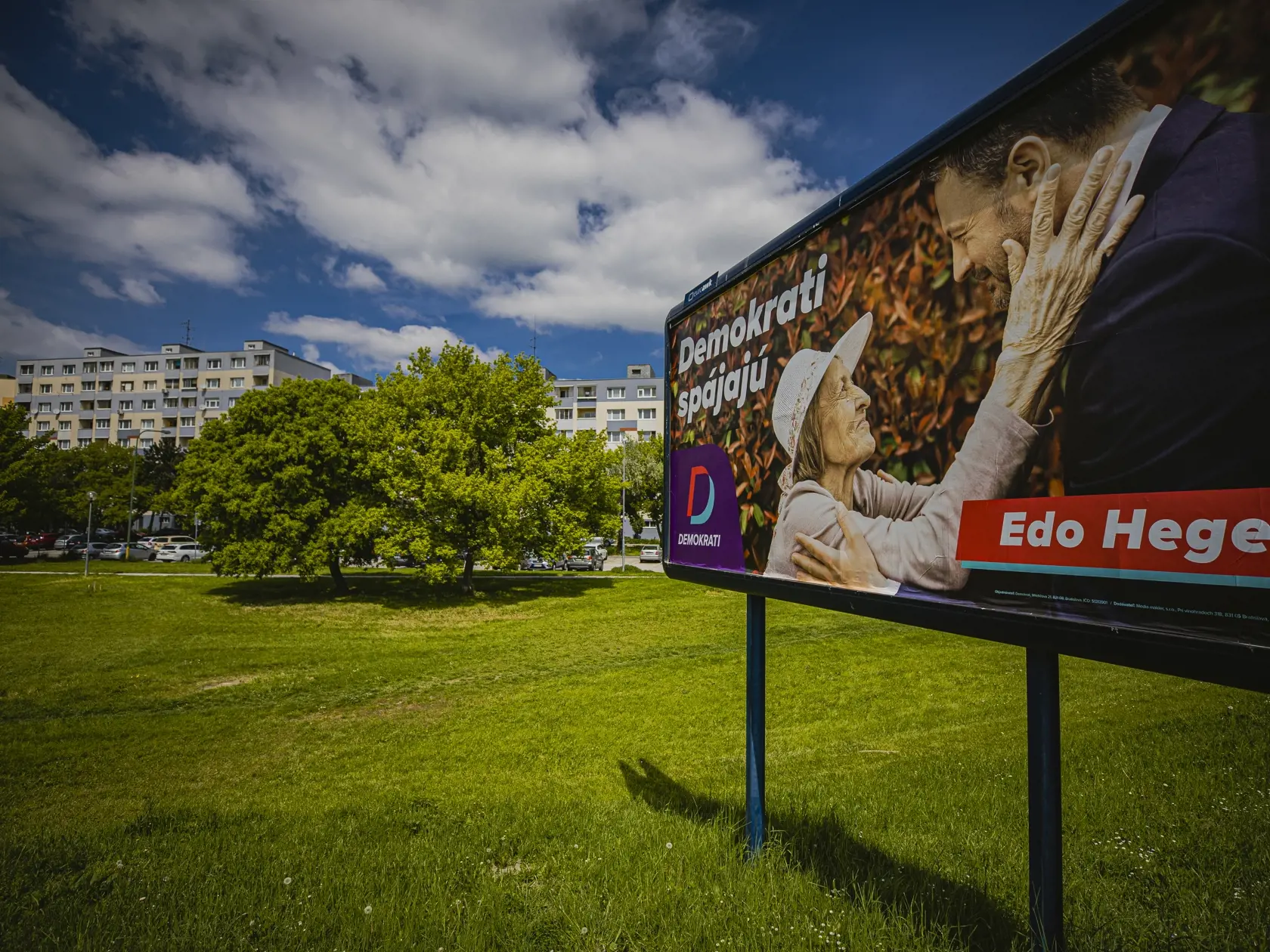 Na snímke bilbordová predvolebná kampaň politickej strany expremiéra Eduarda Hegera.