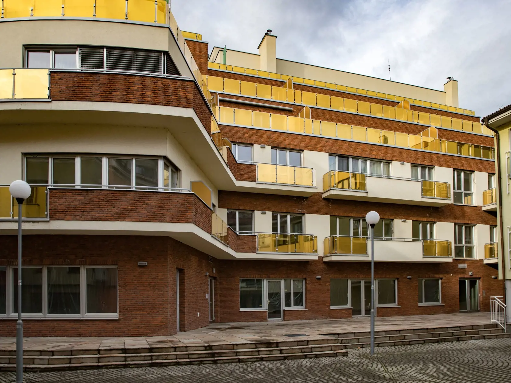 V CENTRE: Byt, ktorý tento rok podľa výpisu z katastra nehnuteľností rovným dielom kúpili synovia Moniky Jankovskej, môže mať cenu vyše 600-tisíc eur. Ona sama má v byte právo doživotného užívania.