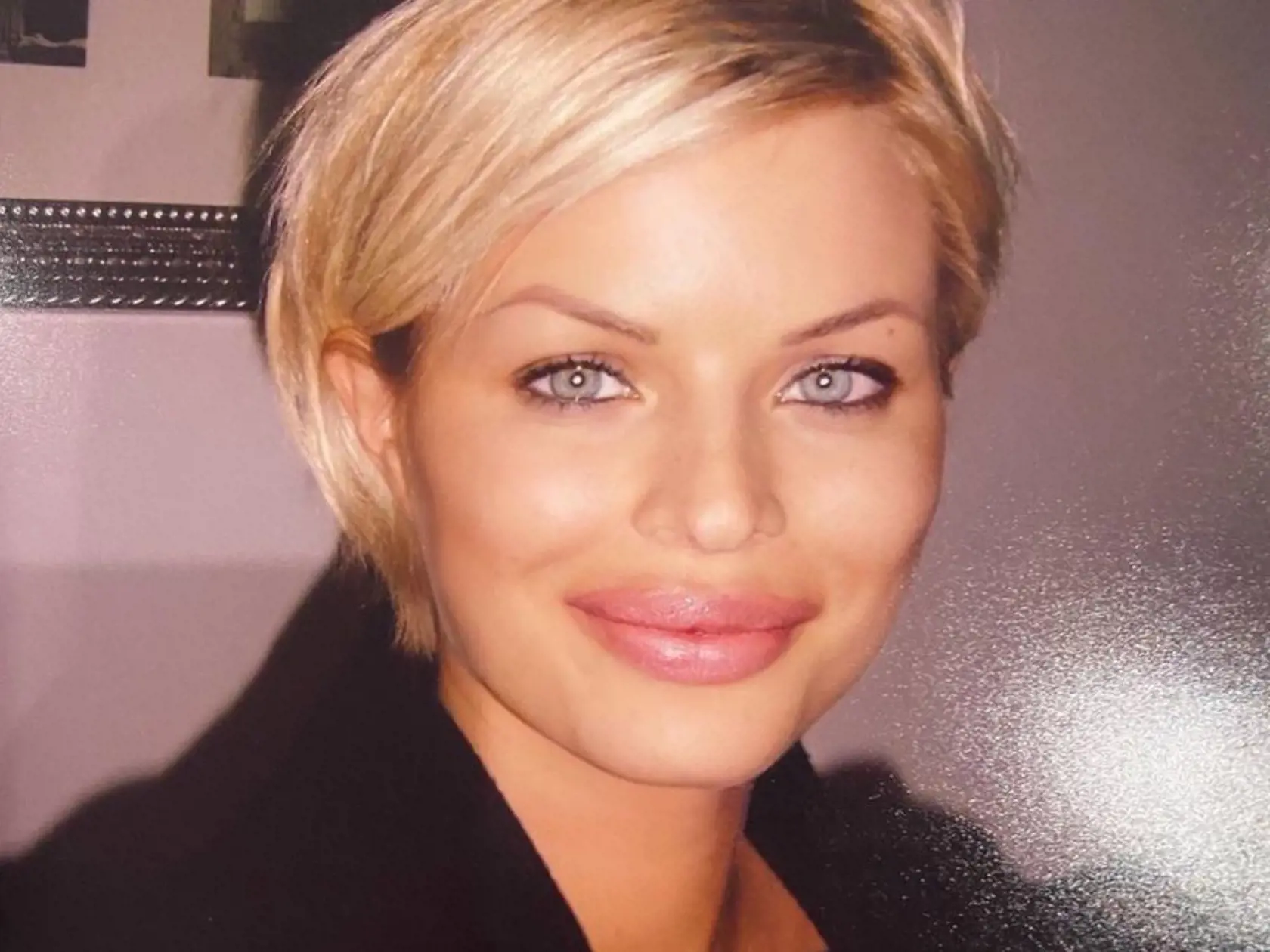 Silvia Kucherenko s krátkymi vlasmi.