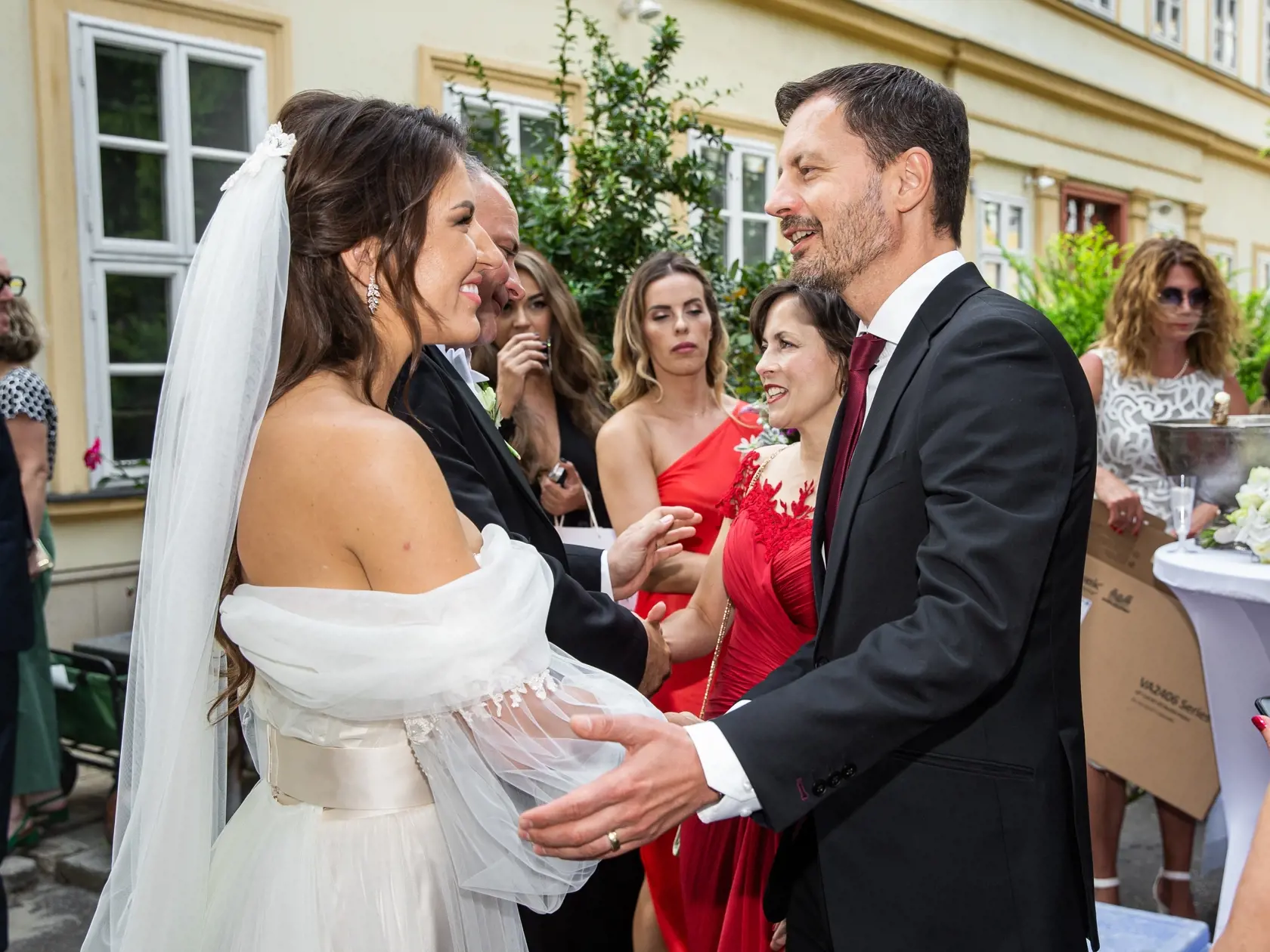 Svadba Juraja Drobu a Miroslavy Valovičovej v Bratislave. Na snímke Eduard Heger s manželkou Luciou.