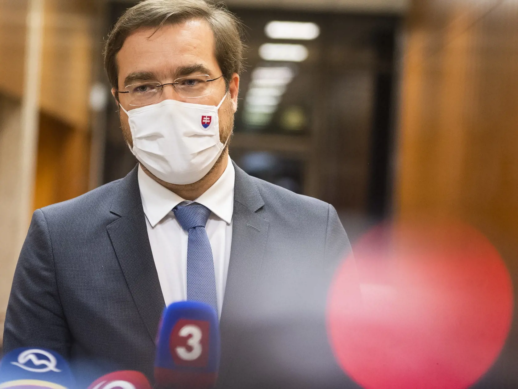 Na snímke je minister zdravotníctva SR Marek Krajčí (OĽaNO) počas brífingu.