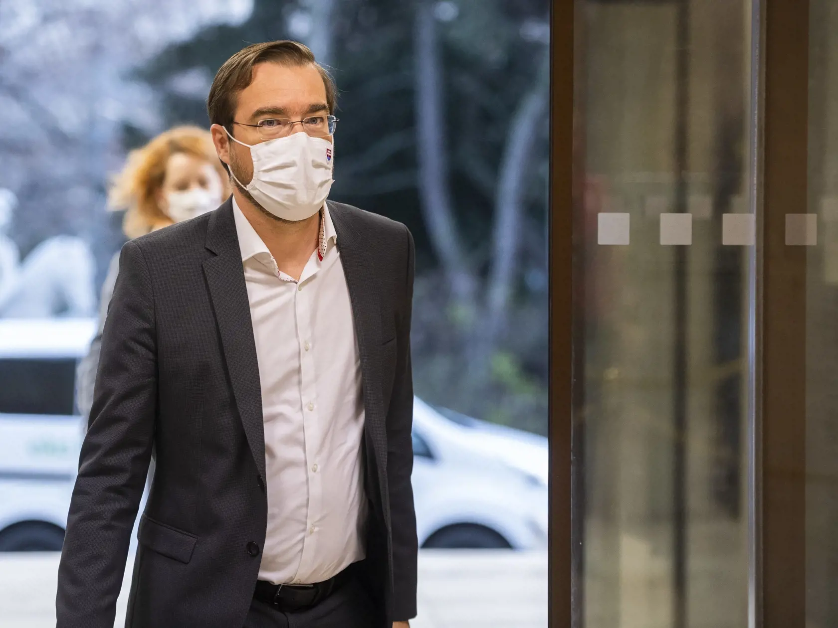 Na snímke minister zdravotníctva SR Marek Krajčí (OĽaNO) prichádza na 58. rokovanie vlády SR.