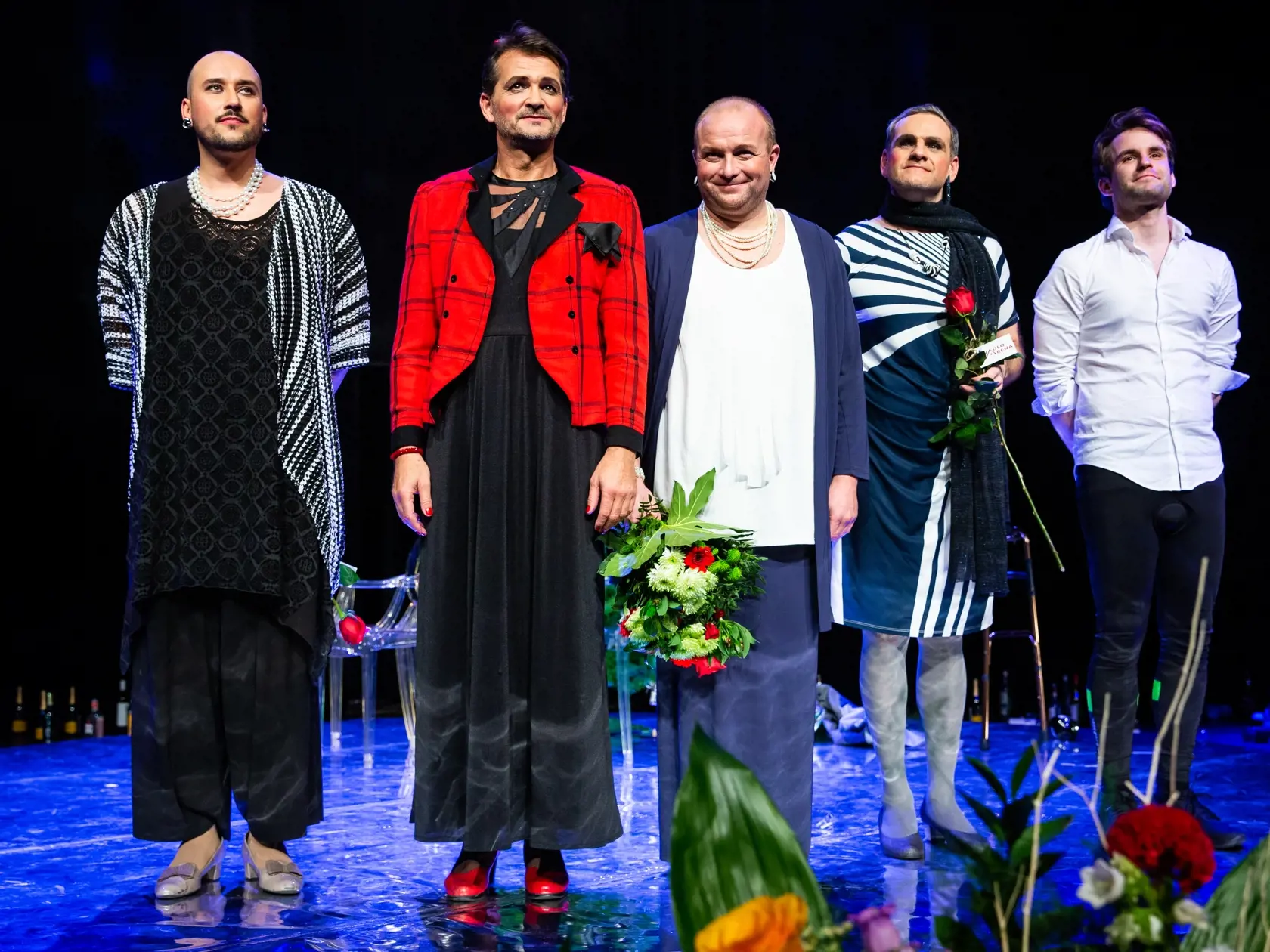 Premiéra divadelného predstavenia "Na mol" v divadle Aréna v Bratislave. Na snímke Ondrej Antálek, Peter Trník, Gregor Hološka, Ján Jackuliak a Matúš Kvietik.
