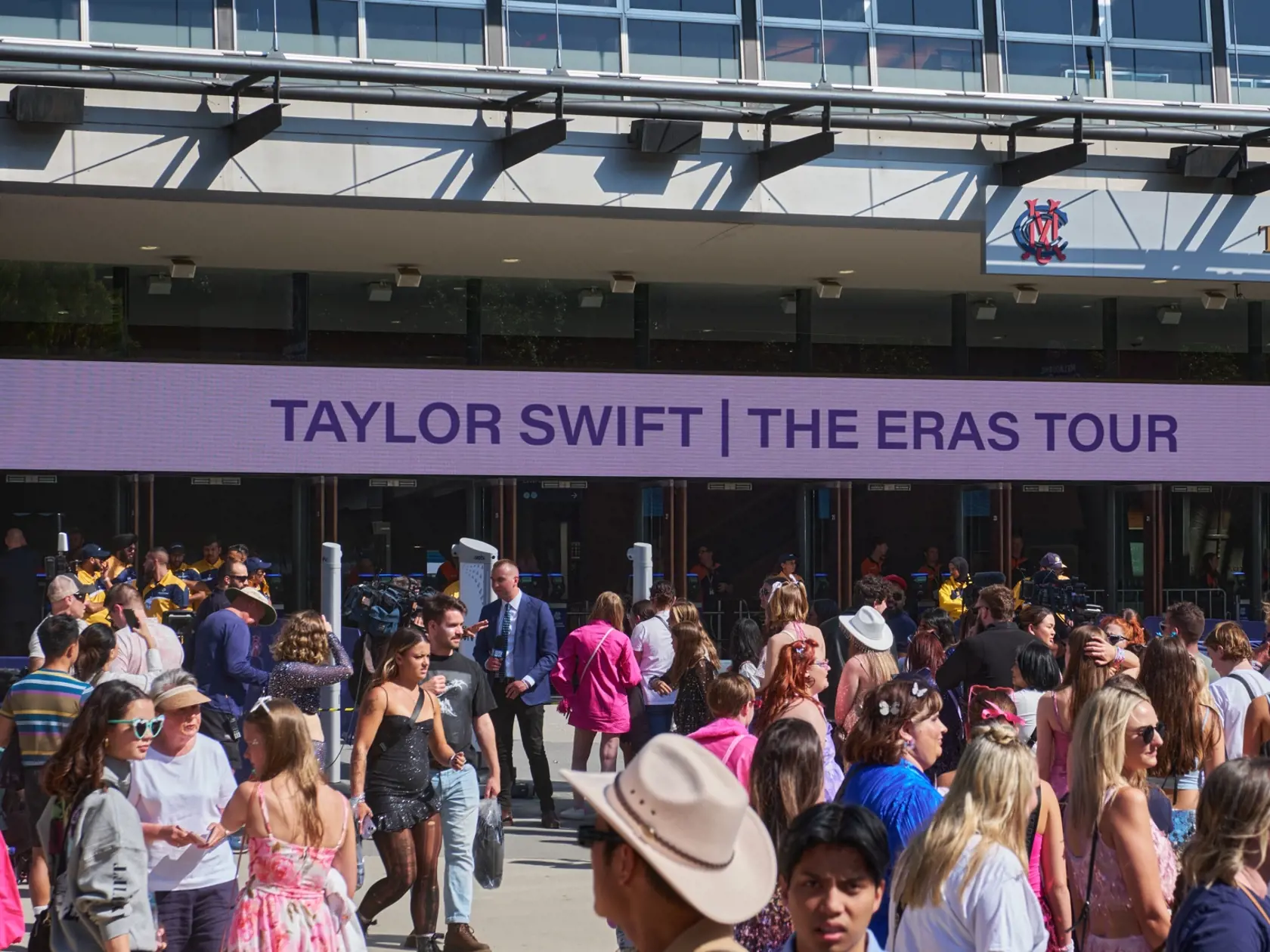 V snahe zmierniť sklamanie fanúšikov americkej speváčky Taylor Swiftovej zo zrušenia jej troch koncertov ponúka rakúska metropola Viedeň malé "odškodnenie“", uviedla vo štvrtok agentúra DPA.