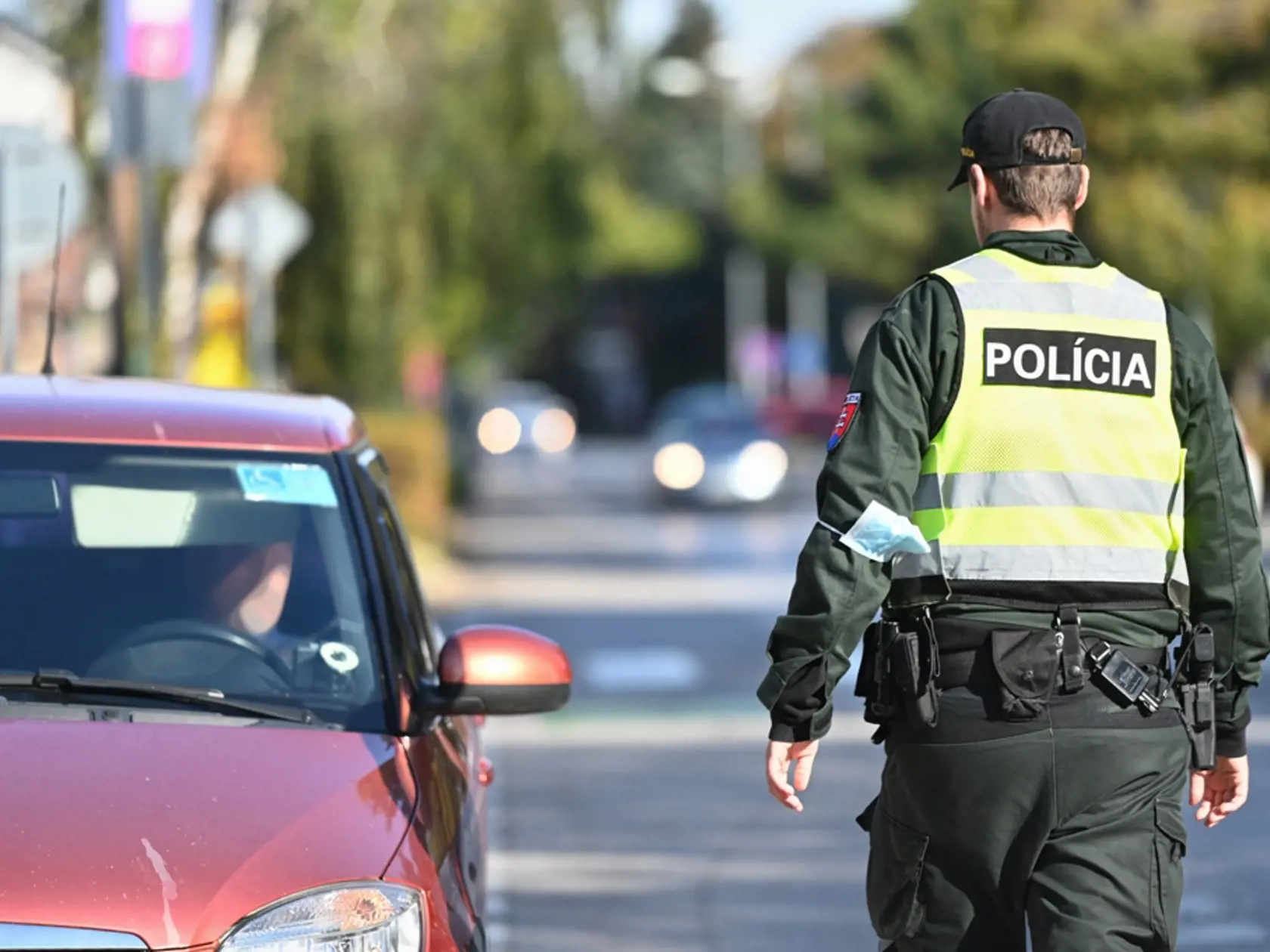 Na zvyšovanie platov sa môžu tešiť zamestnanci v štátnej a verejnej správe vrátane policajtov. (Ilustračné foto)