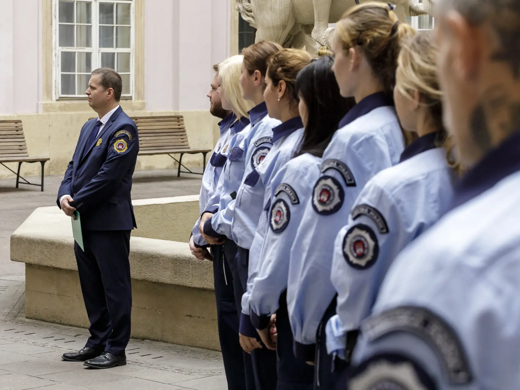 Na zvyšovanie platov sa môžu tešiť zamestnanci v štátnej a verejnej správe vrátane policajtov. (Ilustračné foto)