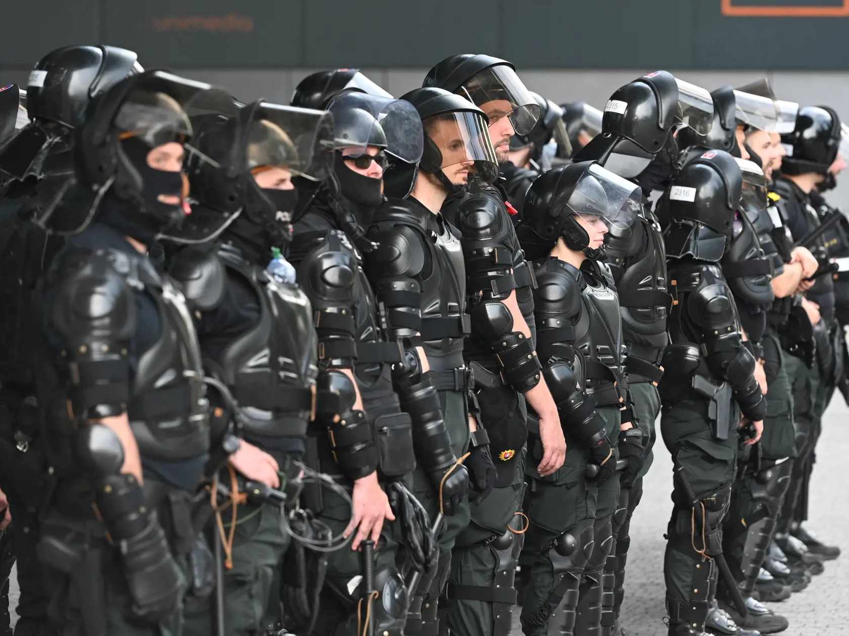 Na zvyšovanie platov sa môžu tešiť zamestnanci v štátnej a verejnej správe vrátane policajtov. (Ilustračné foto)