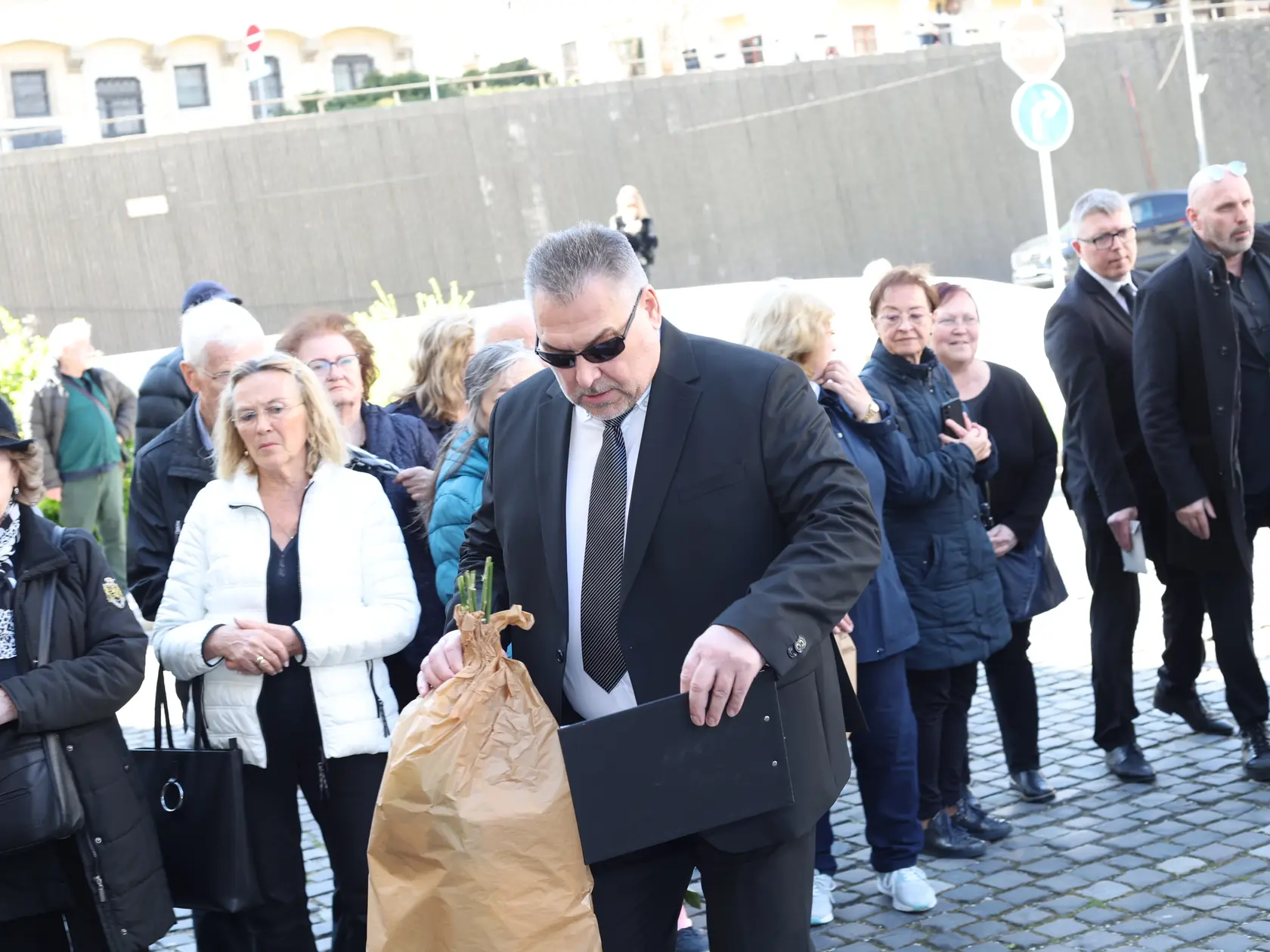 Posledná rozlúčka s hercom Štefanom Kvietikom († 90). Marek Ťapák