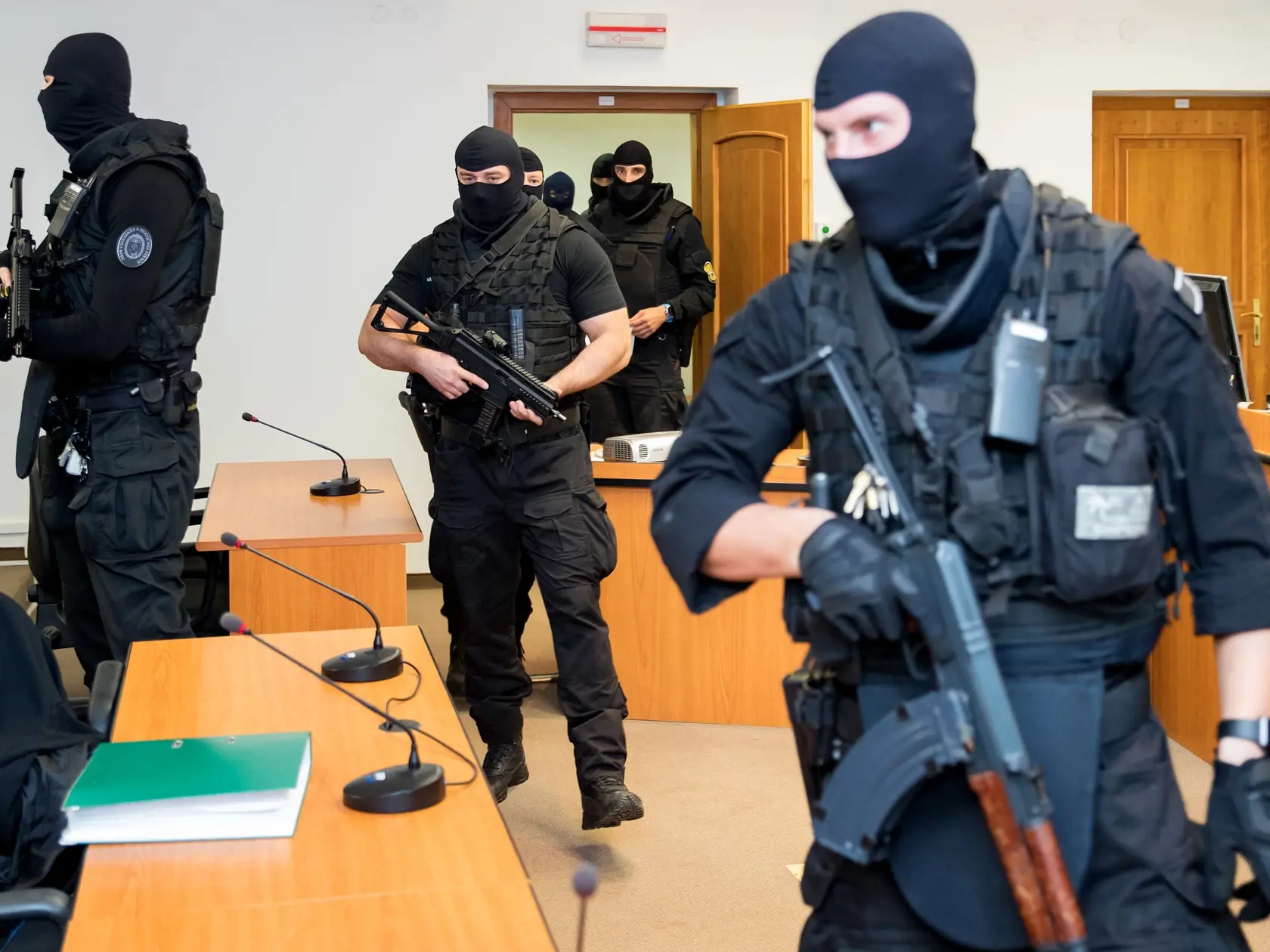 Ilustračná fotografia. Zväz vojenskej a justičnej stráže. Zamestnanci v justícii i Zbore väzenskej a justičnej stráže (ZVJS) budú mať vyššie platy.