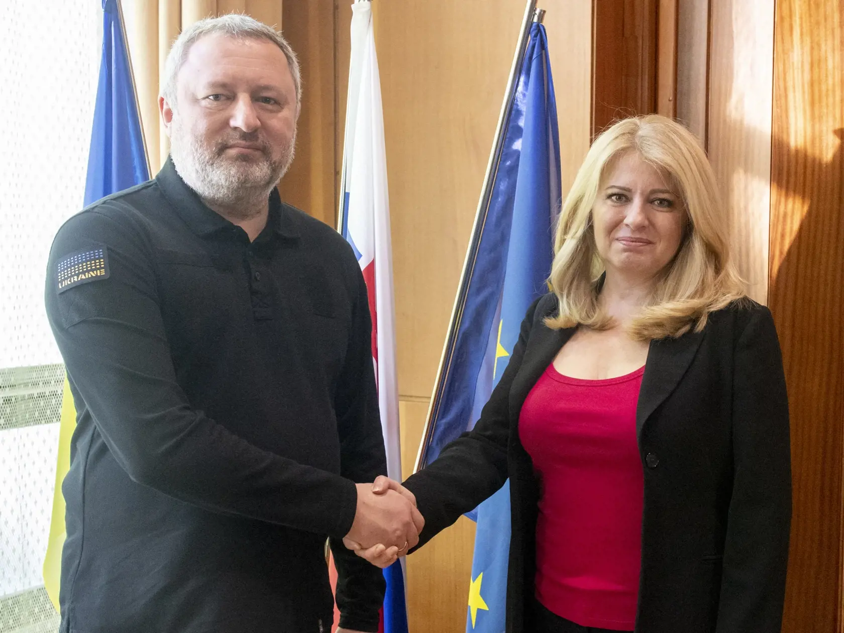 Prezidentka SR Zuzana Čaputová spolu s českým prezidentom Petrom Pavlom pricestovali na návštevu Ukrajiny. Na snímke vpravo prezidentka SR Zuzana Čaputová a vľavo generálny prokurátor Ukrajiny Andrij Kostin 29. apríla 2023 v Kyjeve. FOTO TASR - Martin Baumann