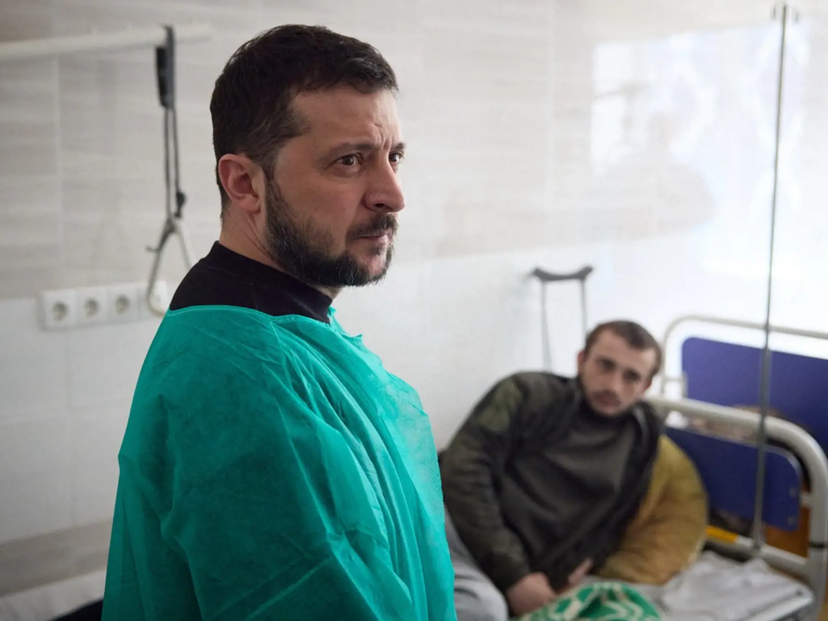 Volodymyr Zelenskyj navštívil Charkov a bojový front pri meste Bachmut. Vojakom aj civilným obyvateľom udeľoval vyznamenania a ocenenia.