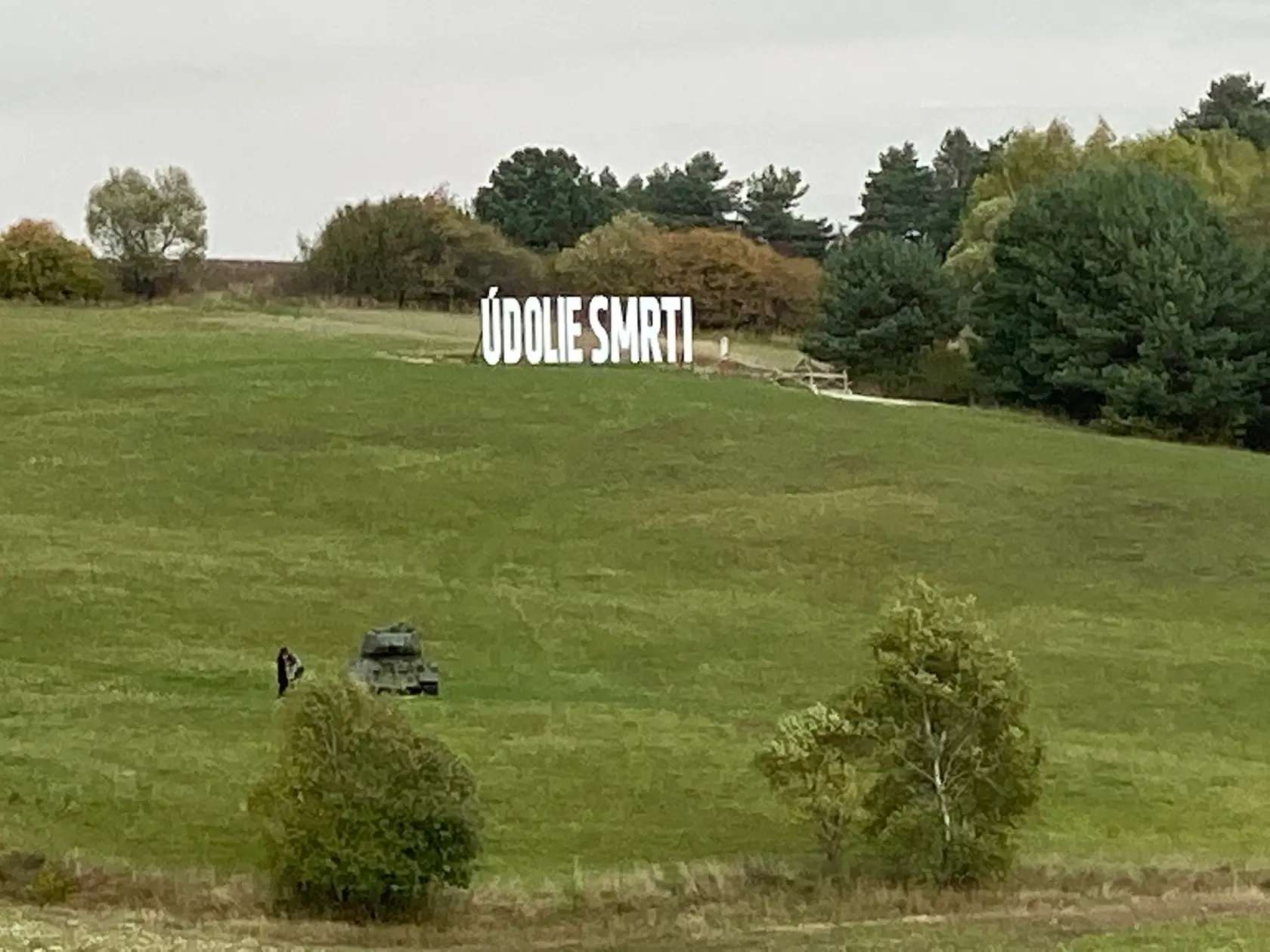 Údolie smrti - tanky sú tam zoradené v palebnej línii, tak, ako zostali po vojakoch. Symbolizujú rotu útoku, nie sú však autentické, inštalovali ich tu sedemdesiatych rokoch minulého storočia. Pôvodné boli zošrotované v povojnových časoch, kedy bolo málo ocele.