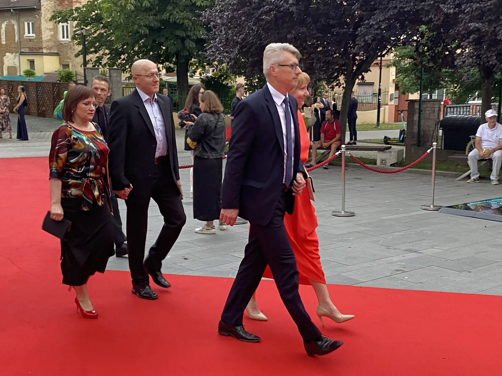 Príchod hostí na záverečný ceremoniál 30. ročníka medzinárodného festivalu Art Film Košice, na ktorom odovzdali ceny držiteľom honorárnych ocenení - Sergejovi Loznicovi, Antónii Liškovej a Marošovi Kramárovi a vyhlásili víťazov jednotlivých súťaží.
