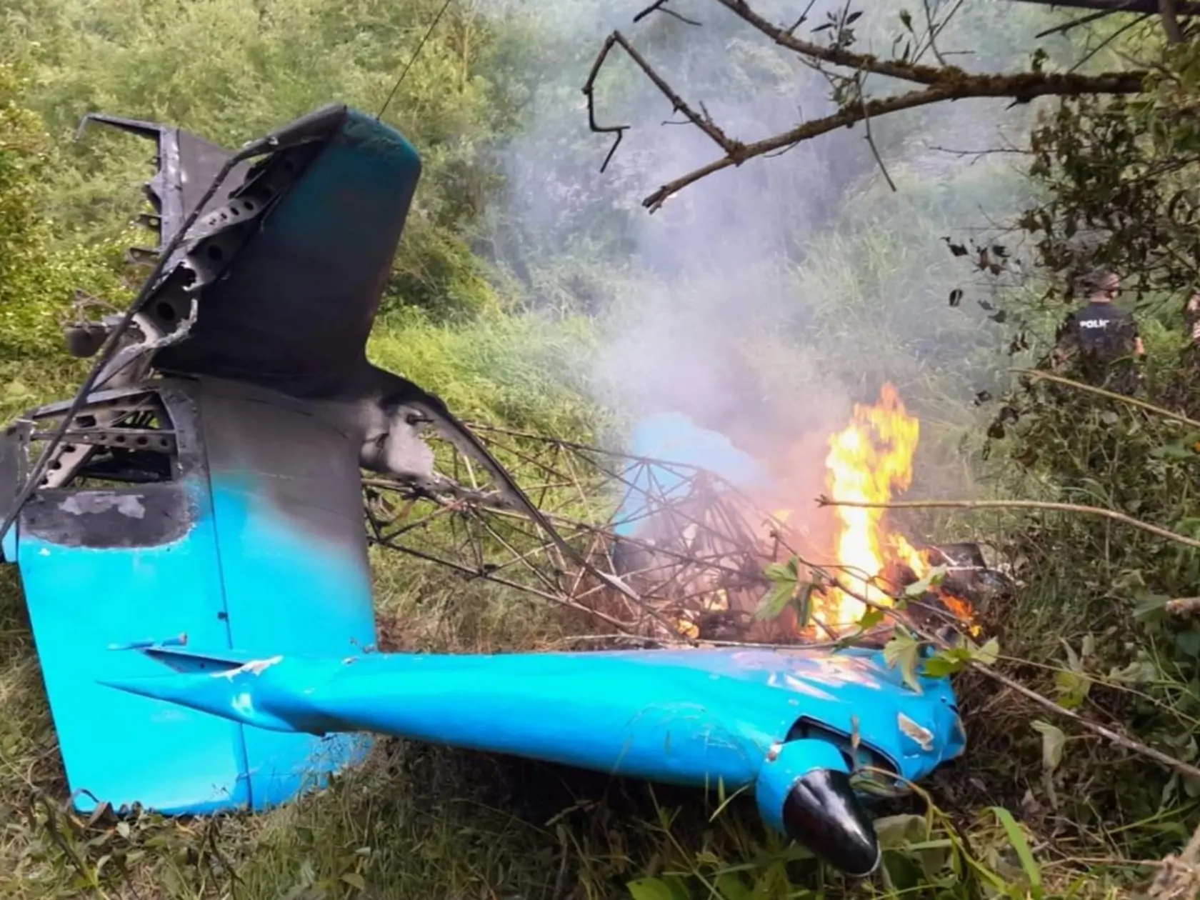 Lietadlo po páde zachvátili plamene. Pilot nemal šancu prežiť.