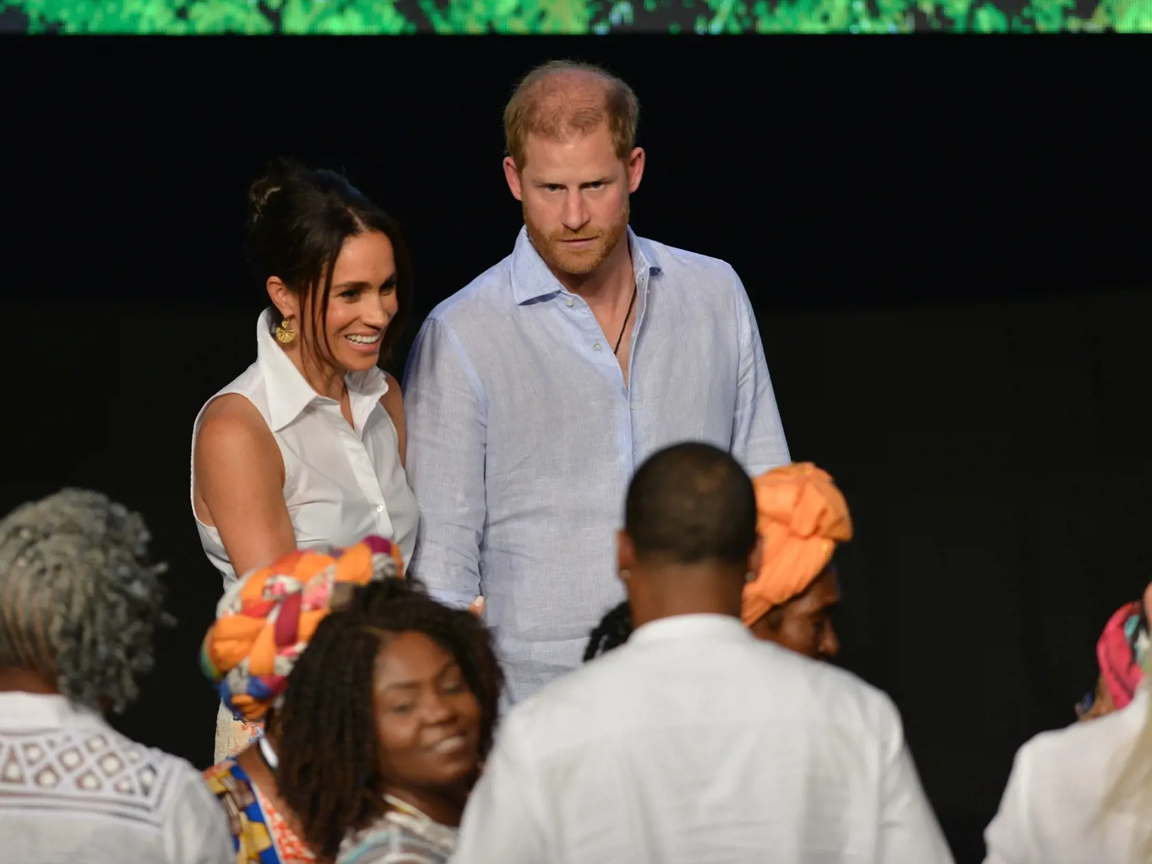 Samotný bývalý zástupca Combsa, Rob Shuter, povedal: "Diddy bol posadnutý princom Harrym a princom Williamom." Hudobný producent sa pokúsil „viac ako 10-krát“ presvedčiť princov, aby sa zúčastnili odviazanej zábavy. Hoci sa princovia Harry a William mali počas roku 2000 zúčastniť množstva „divokých večierkov“, žiaden by sa pravdepodobne nevyrovnal noci organizovanej hudobníkom.