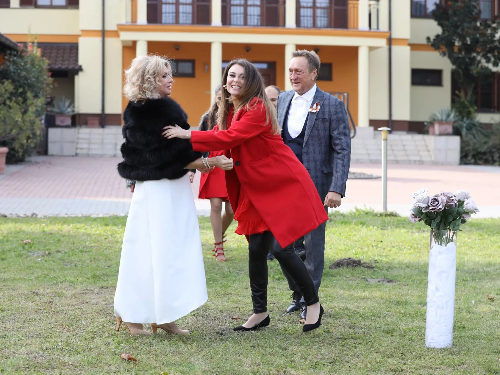 Dominika Kavaschová a Ľubo Paulovič v seriáli Najhorší týždeň môjho života. Na snímke so Zdenou Studenkovou.