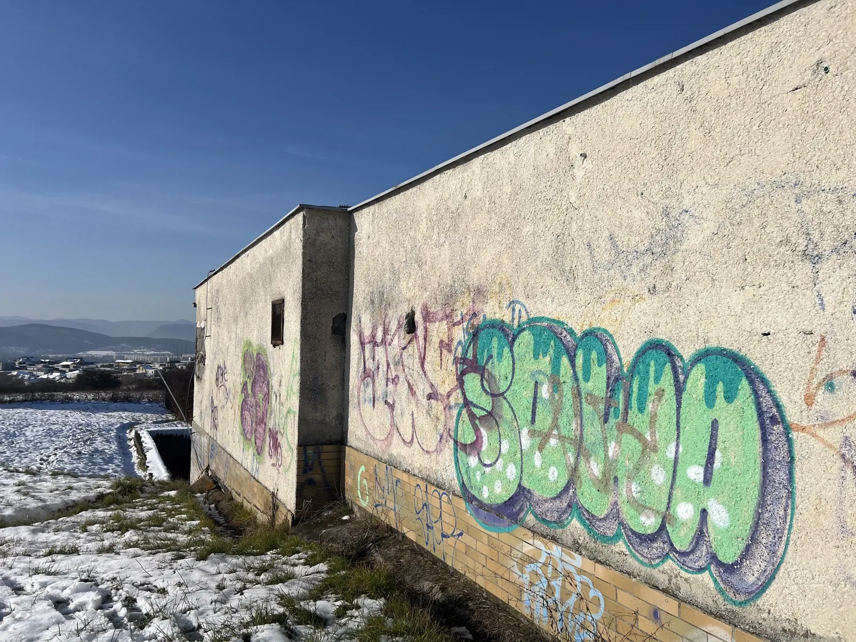 „Mali obrovské šťastie, že ich niekto našiel, ešte v nočnej hodine. Inak by tam mohli ležať celé hodiny a skončilo by to tragicky. Ako je ale možné, že práve pred polnocou sa tadiaľ niekto pohyboval, tomu proste nerozumiem,“ dodal Jaroslav.