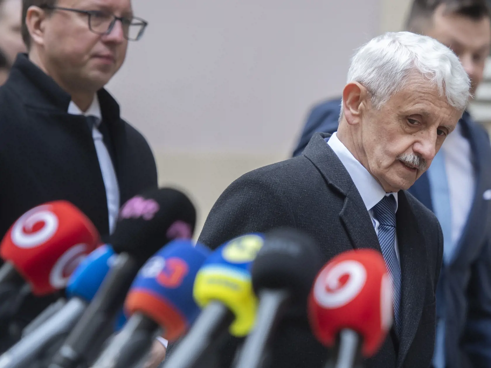 Na snímke vpravo Mikuláš Dzurinda ohlásil zber podpisov na vznik novej politickej strany Modrí 6. marca 2023 v Bratislave. FOTO TASR - Martin Baumann