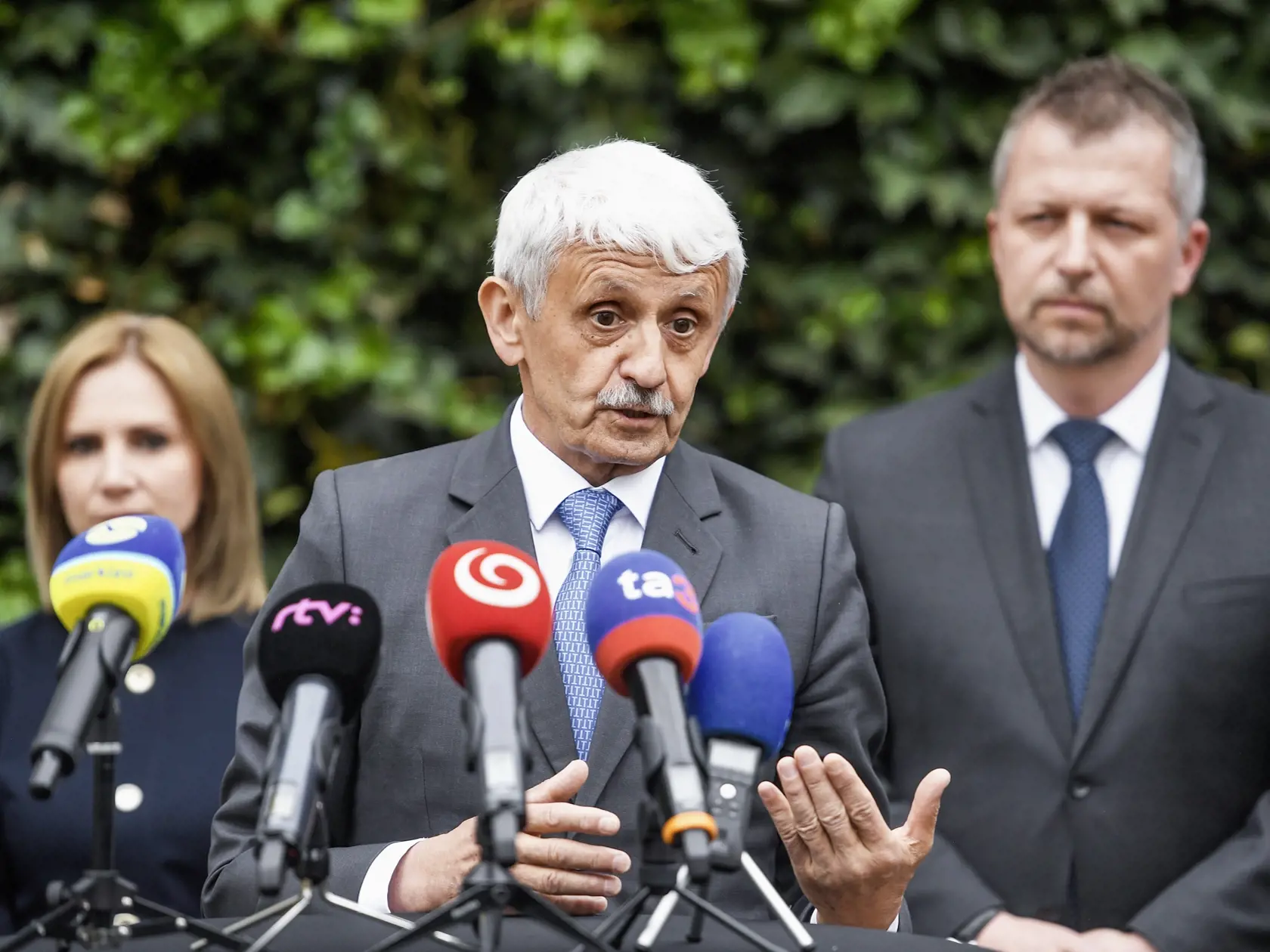 Podľa Dzurindu je potrebné pýtať sa, aké má Fico plány so Slovenskom, a či si predseda Smeru nepraje zmenu režimu na Slovensku z demokratického na autoritársky.