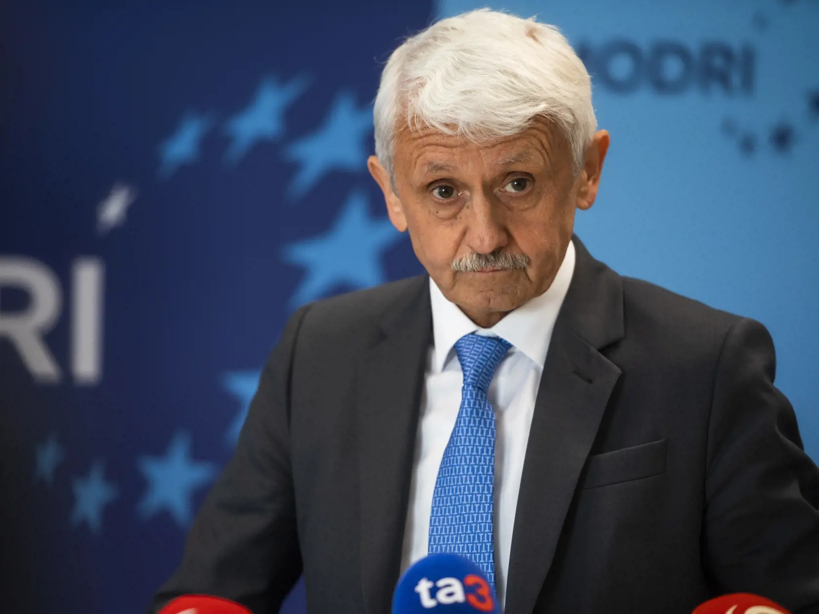 Niekdajší premiér a dnes predseda mimoparlamentnej strany Modrí-Európske Slovensko Mikuláš Dzurinda (68) poriadne prekvapil. Na tlačovej konferencii totiž adresoval tvrdé slová predsedovi opozičného Smeru!
