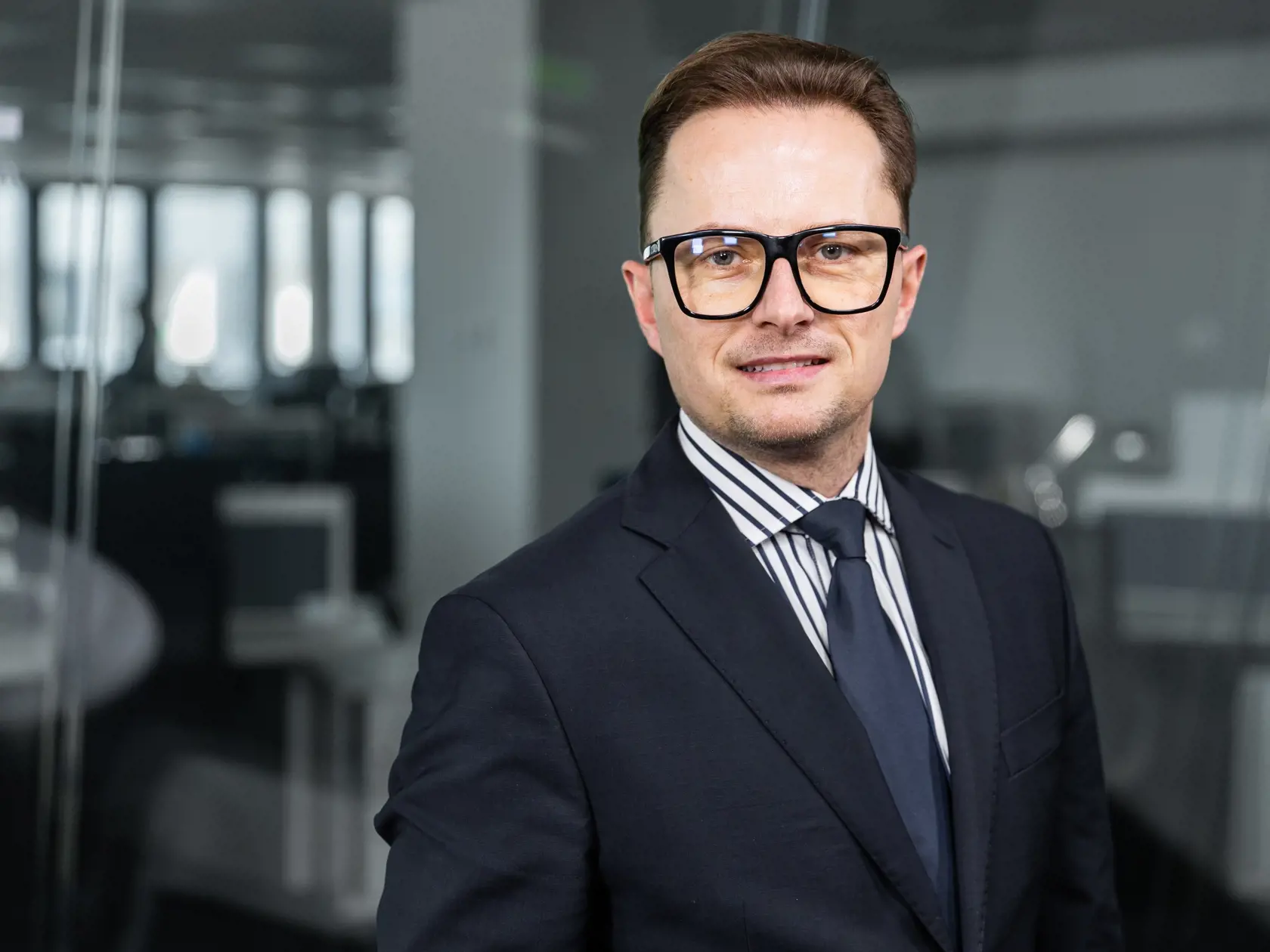 Politológ Miroslav Řádek v štúdiu PLUS 7 DNÍ v Bratislave.