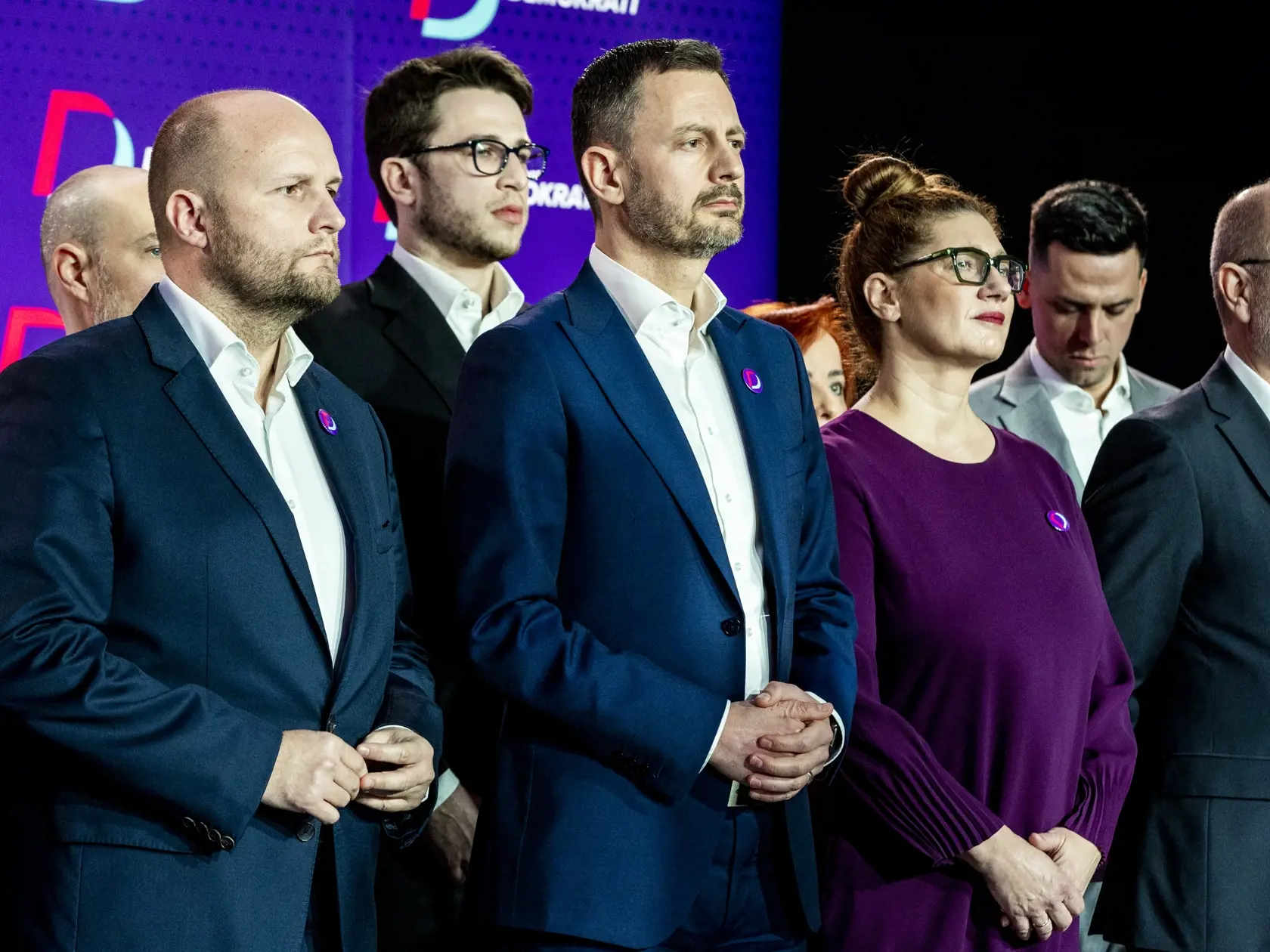 "Vzhľadom na veľmi maličký politický výtlak Jablka si nemyslím, že by toto spojenie Demokratom výrazne pomohlo k päť percentnej hranici," uzavrel.