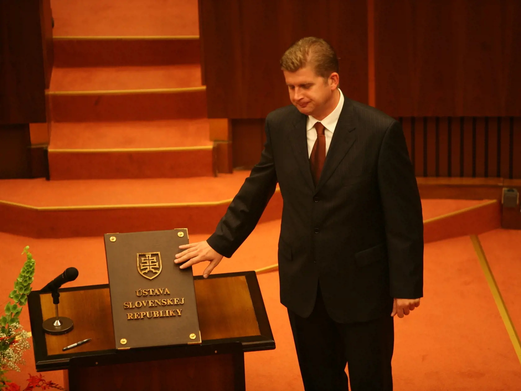 Peter Žiga sa stal poslancom prvýkrát v roku 2006, v parlamentnej lavici však zotrval len krátko.