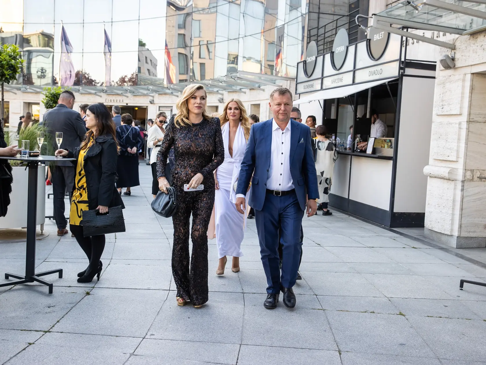 Na snímke Gabika Ruman Drobová s manželom Karolom Rumanom, ktorí prichádzajú na vystúpenie ruskej opernej speváčky Anny Netrebko do novej budovy Slovenského národného divadla v Bratislave. 