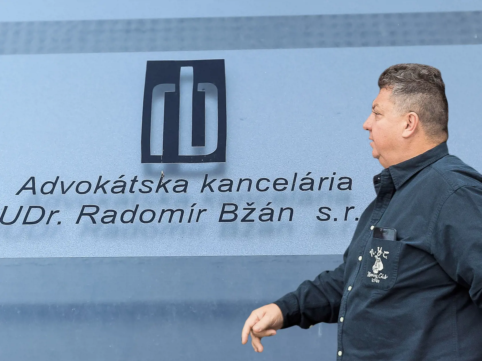 S menom Petra Žigu sa spája aj kauza v súvislosti s advokátom Radomírom Bžánom (na foto). Ten zastupoval Slovensko v súdnom spore o vodné dielo Gabríčkovo. Za služby mu mali zaplatiť astronomickú odmenu. Vášne vtedy upokojoval práve Žiga, ktorý výslednú odmenu okresal.