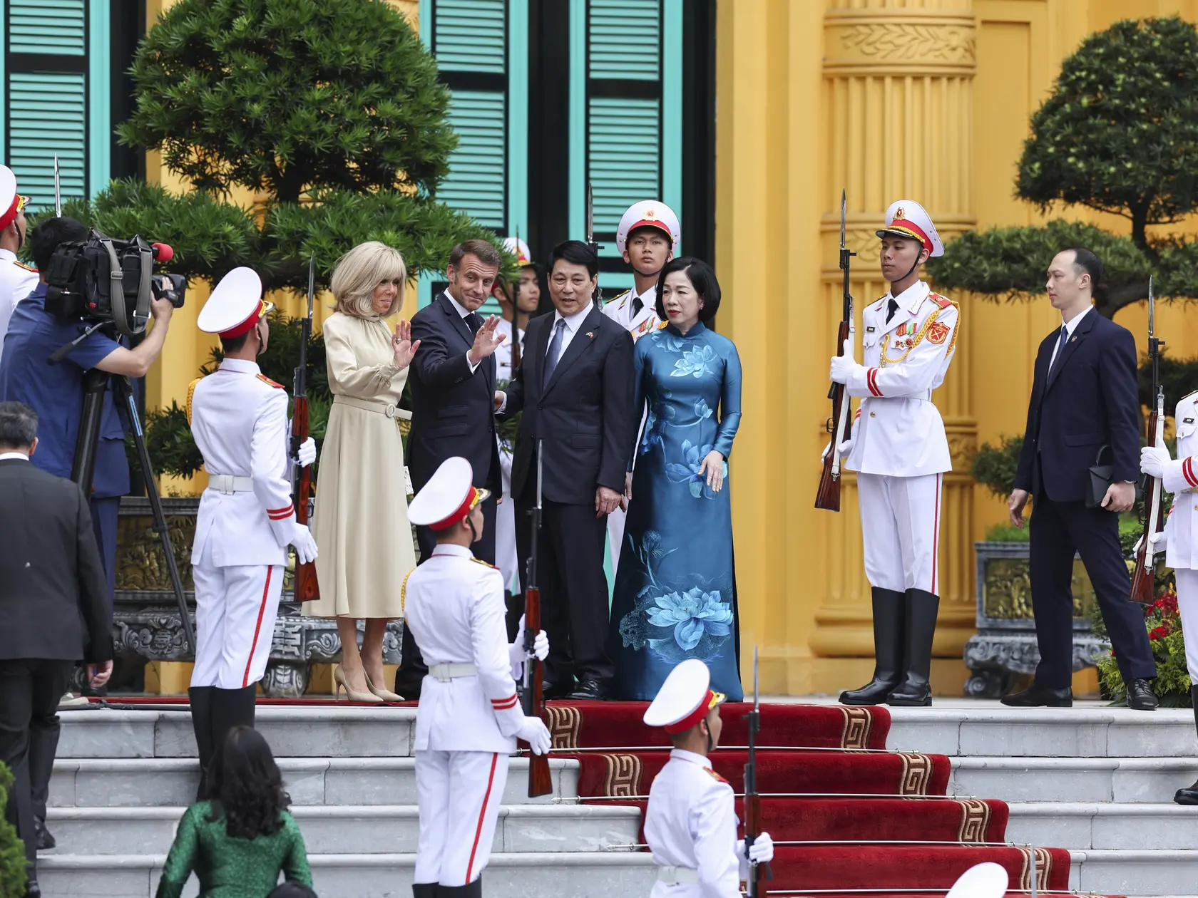Francúzsky prezident Emmanuel Macron počas návštevy Vietnamu.