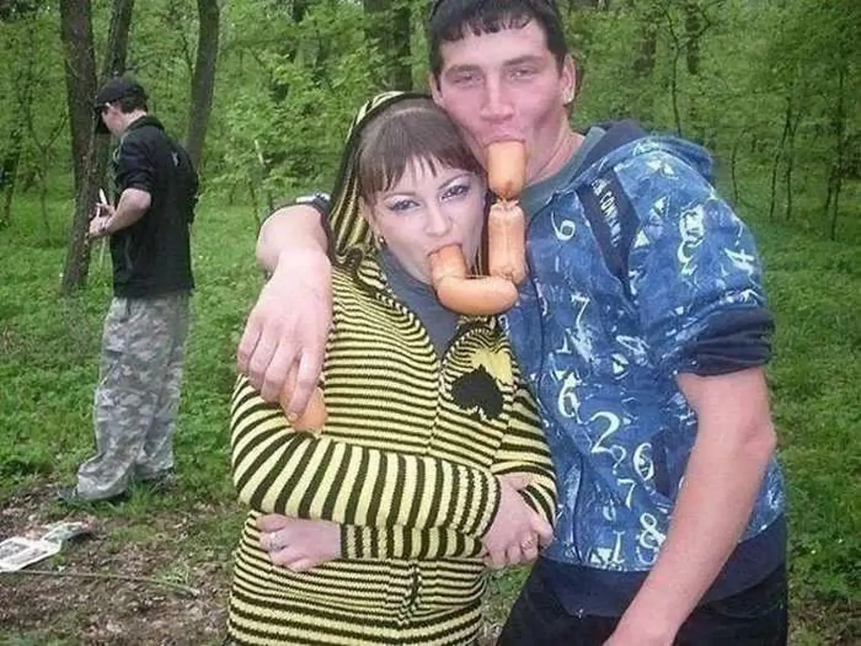 Internet je plný kurióznych, ale aj pomerne smutných záberov z Ruska, ktoré zachytávajú časy, keď vodka tiekla potokom a vodou sa iba ak brzdilo.