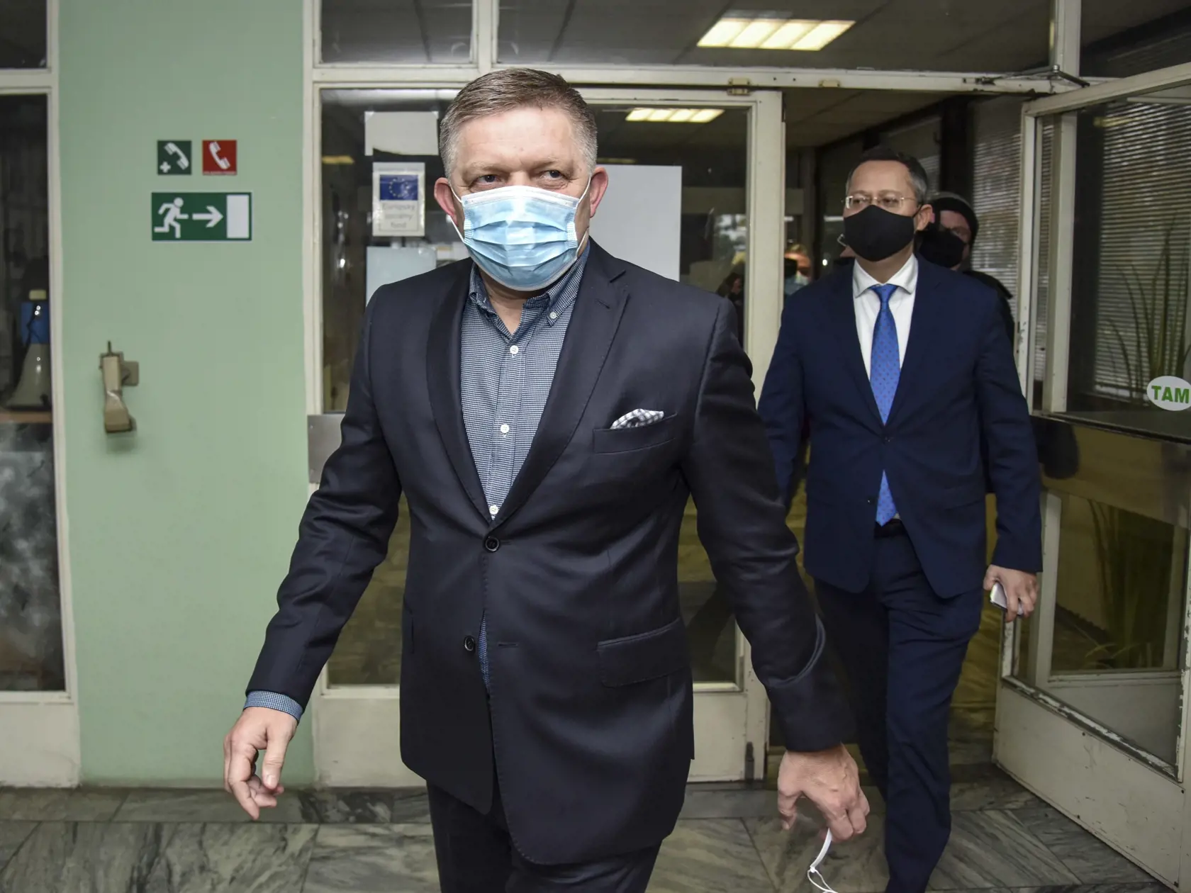 Na snímke v popredí predseda strany SMER - SD Robert Fico, v pozadí bývalý minister financií SR Ladislav Kamenický.